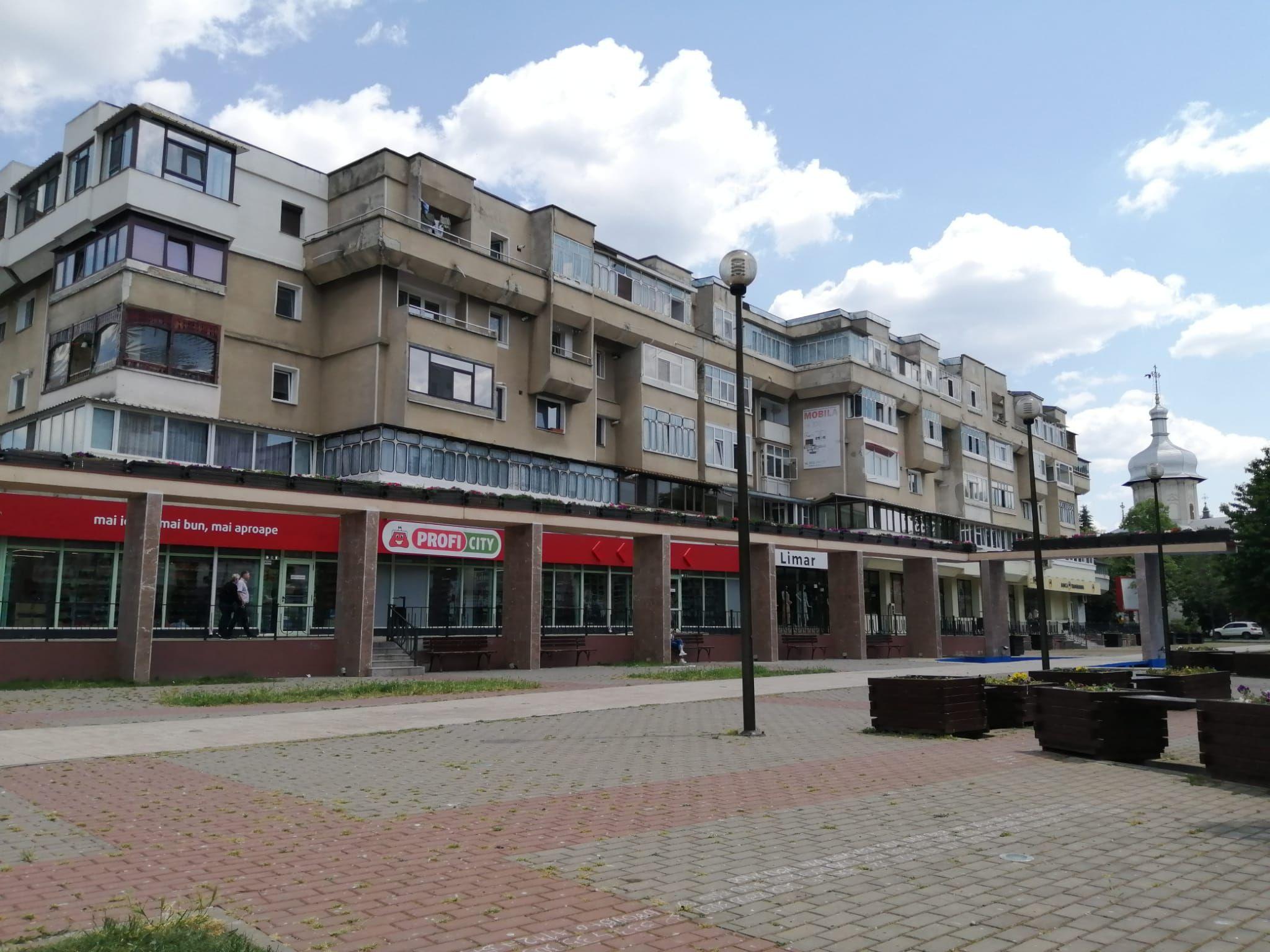 Spațiu comercial 200 mp ultracentral singurul vad pietonal 100% Roman - 7