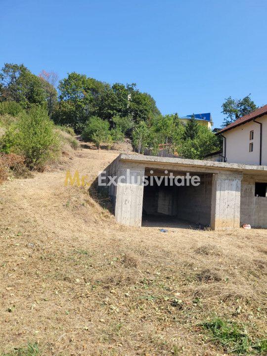 Teren intravilan Turcesti (Pitesti) - 1083 mp, demisol executat - 4