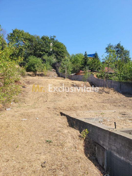 Teren intravilan Turcesti (Pitesti) - 1083 mp, demisol executat - 3