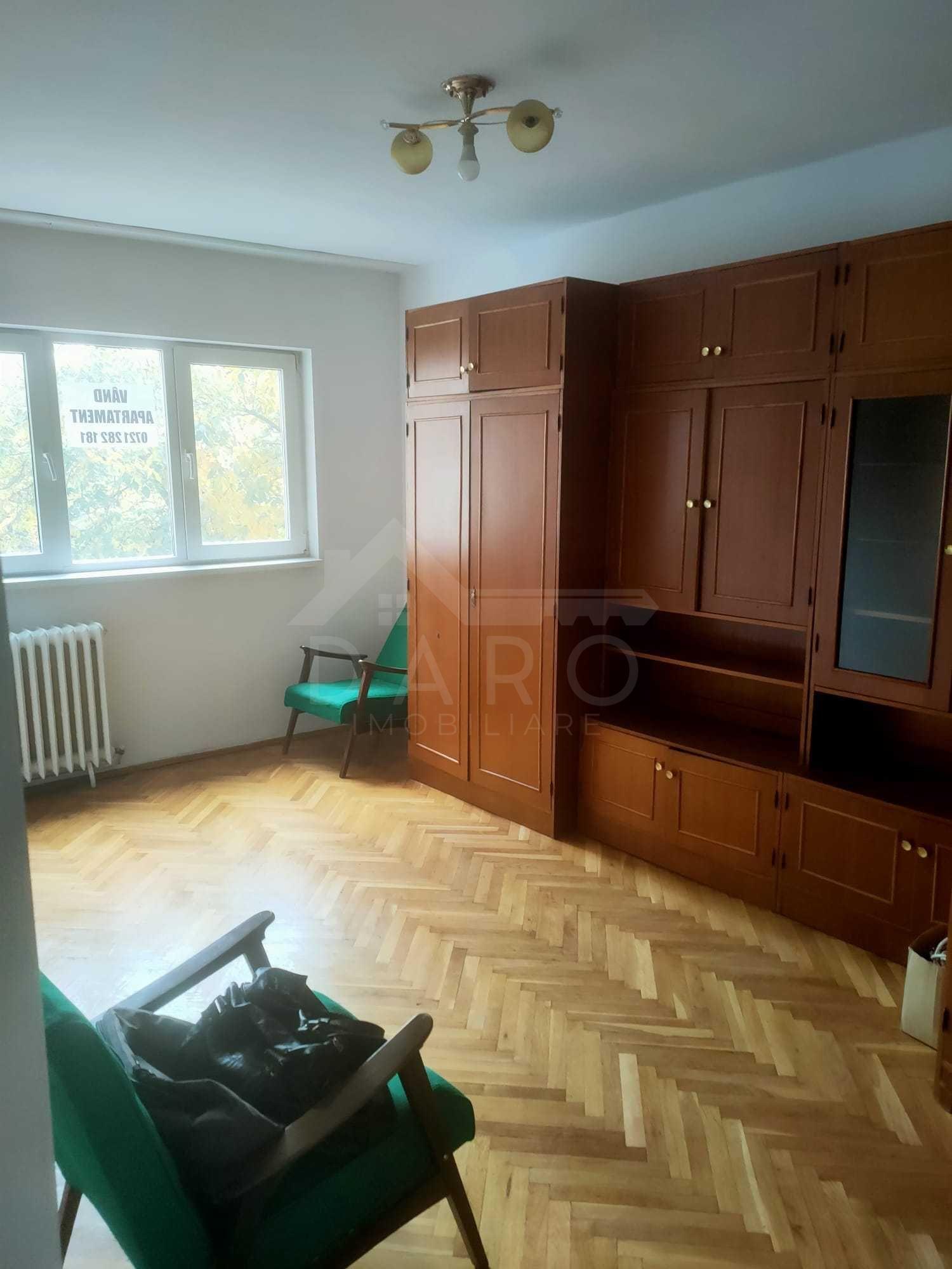 Vand apartament 3 camere in Dambu , etaj intermediar - 2
