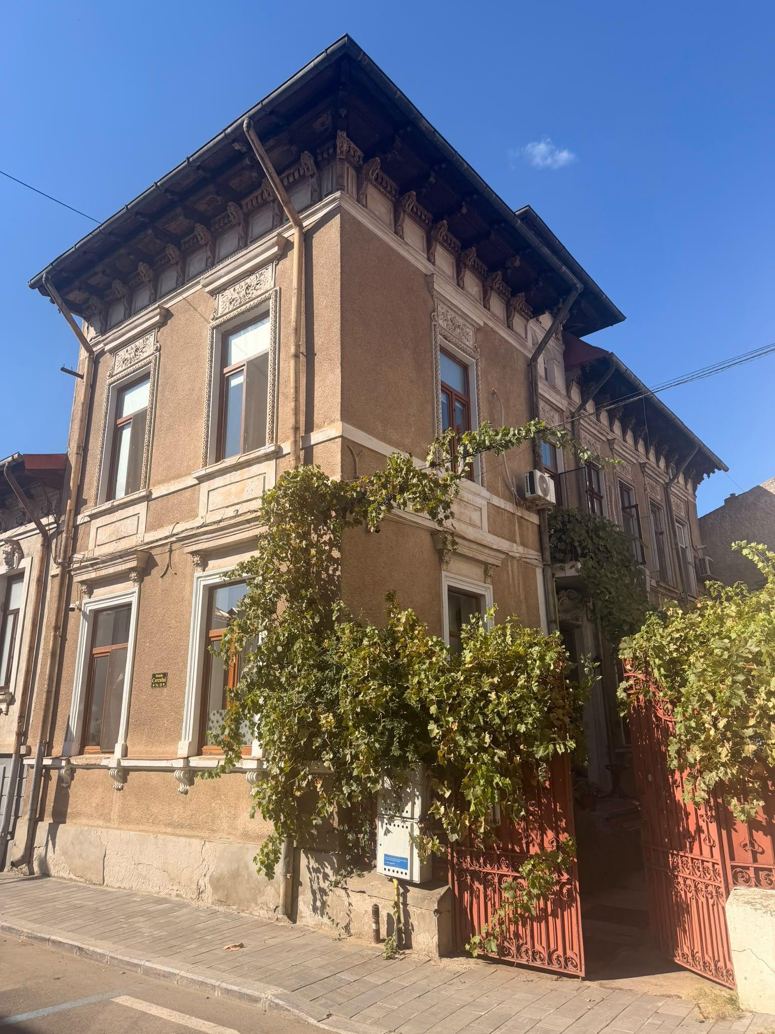 Apartament 5 camere in vila - Zona Armeneasca