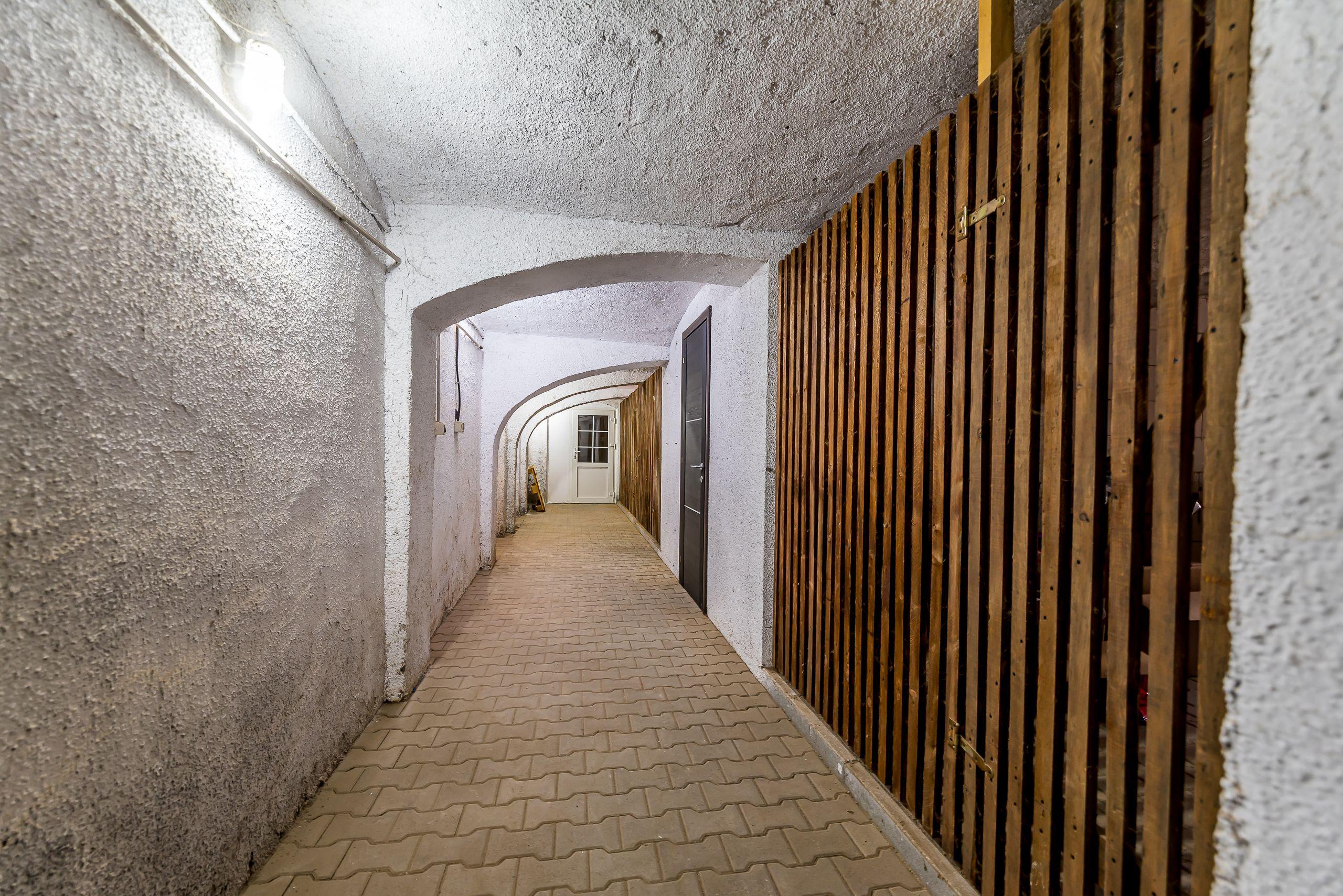 Apartament cu 4 camere si terasa si curte proprie, langa primarie - 13