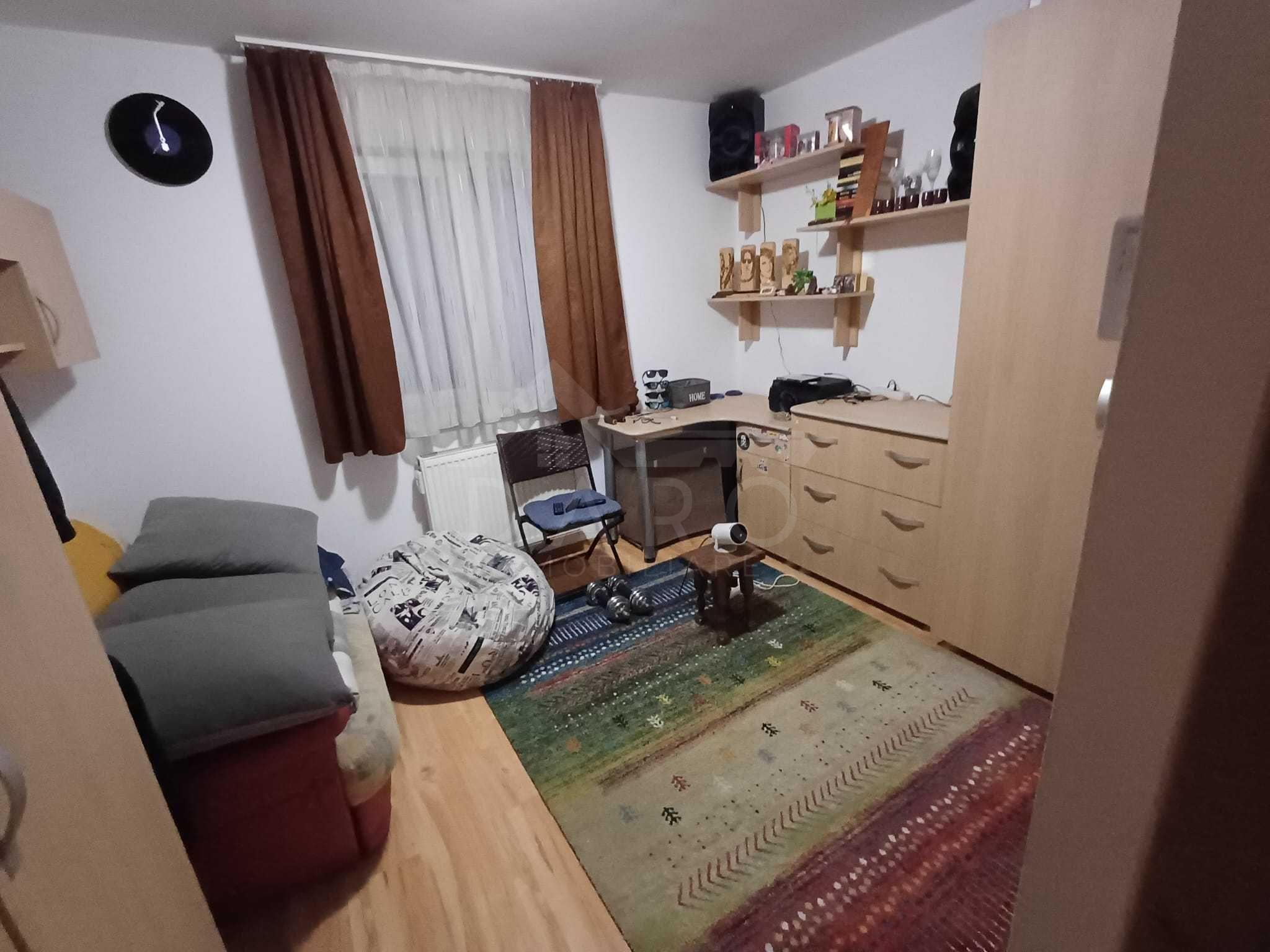 Oferim spre vânzare apartament cu 3 camere Dambu Pietros - 5