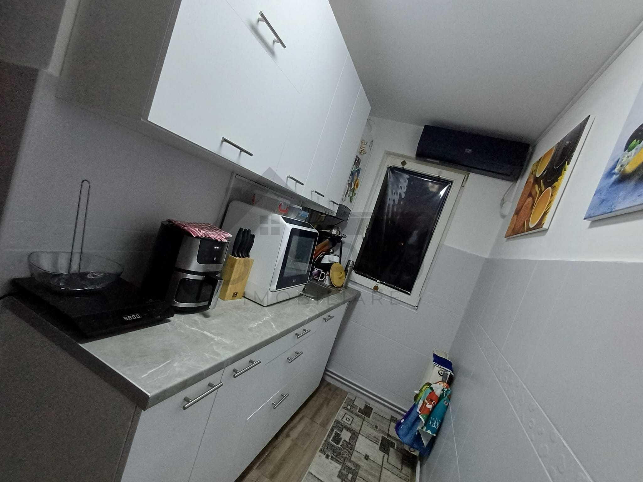 Oferim spre vânzare apartament cu 3 camere Dambu Pietros - 4