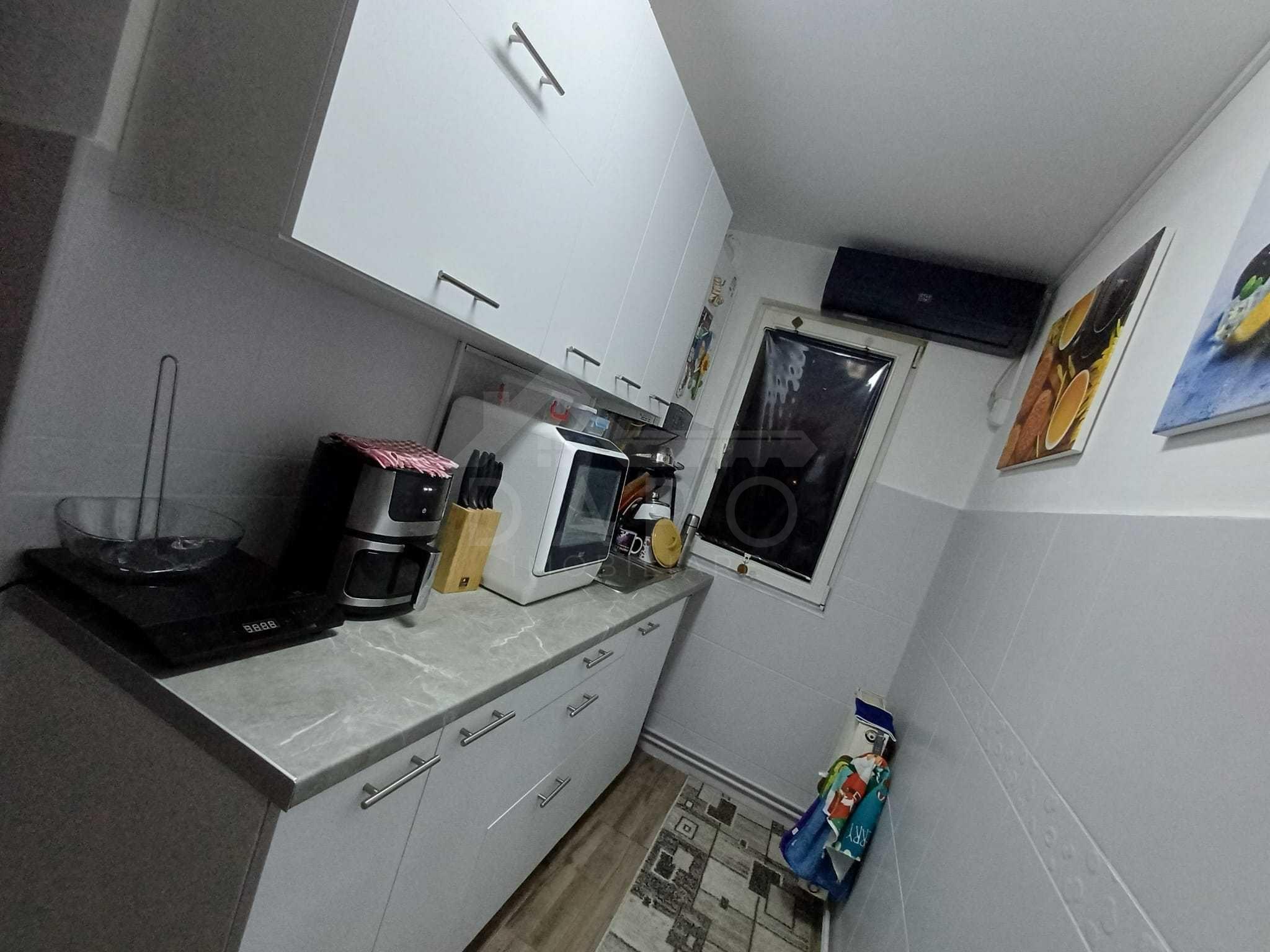 Oferim spre vânzare apartament cu 3 camere Dambu Pietros - 4