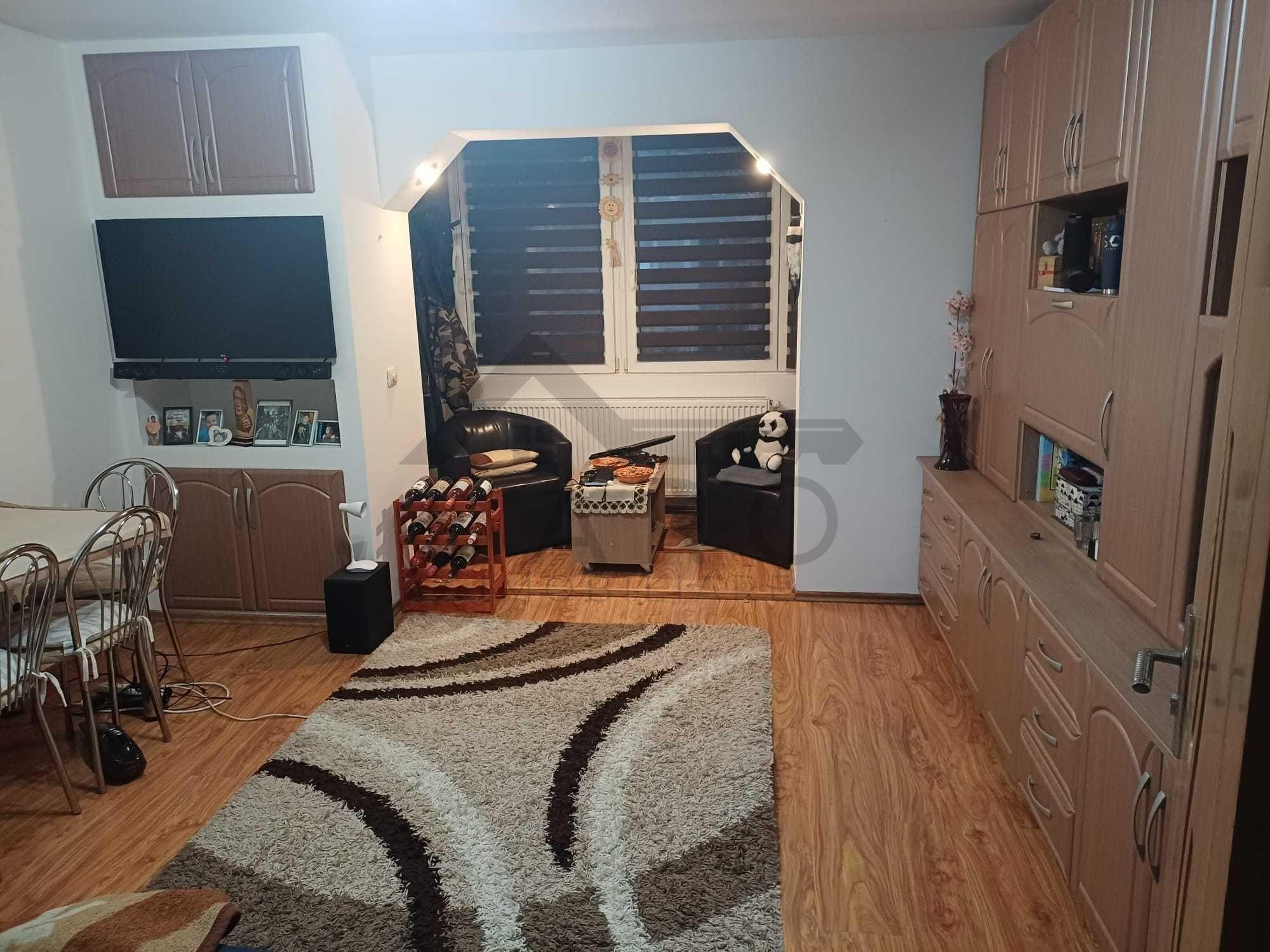 Oferim spre vânzare apartament cu 3 camere Dambu Pietros - 3