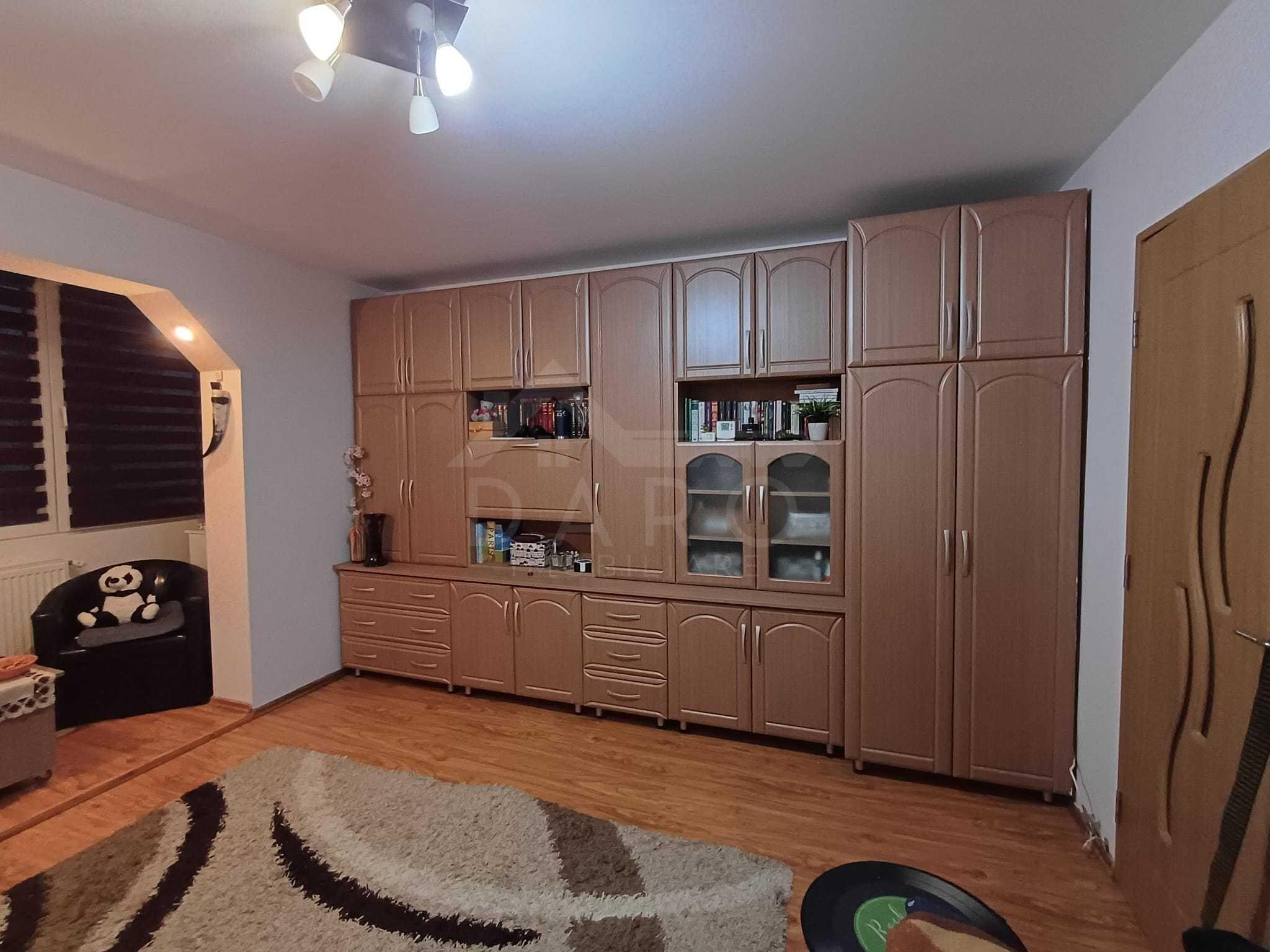Oferim spre vânzare apartament cu 3 camere Dambu Pietros - 1