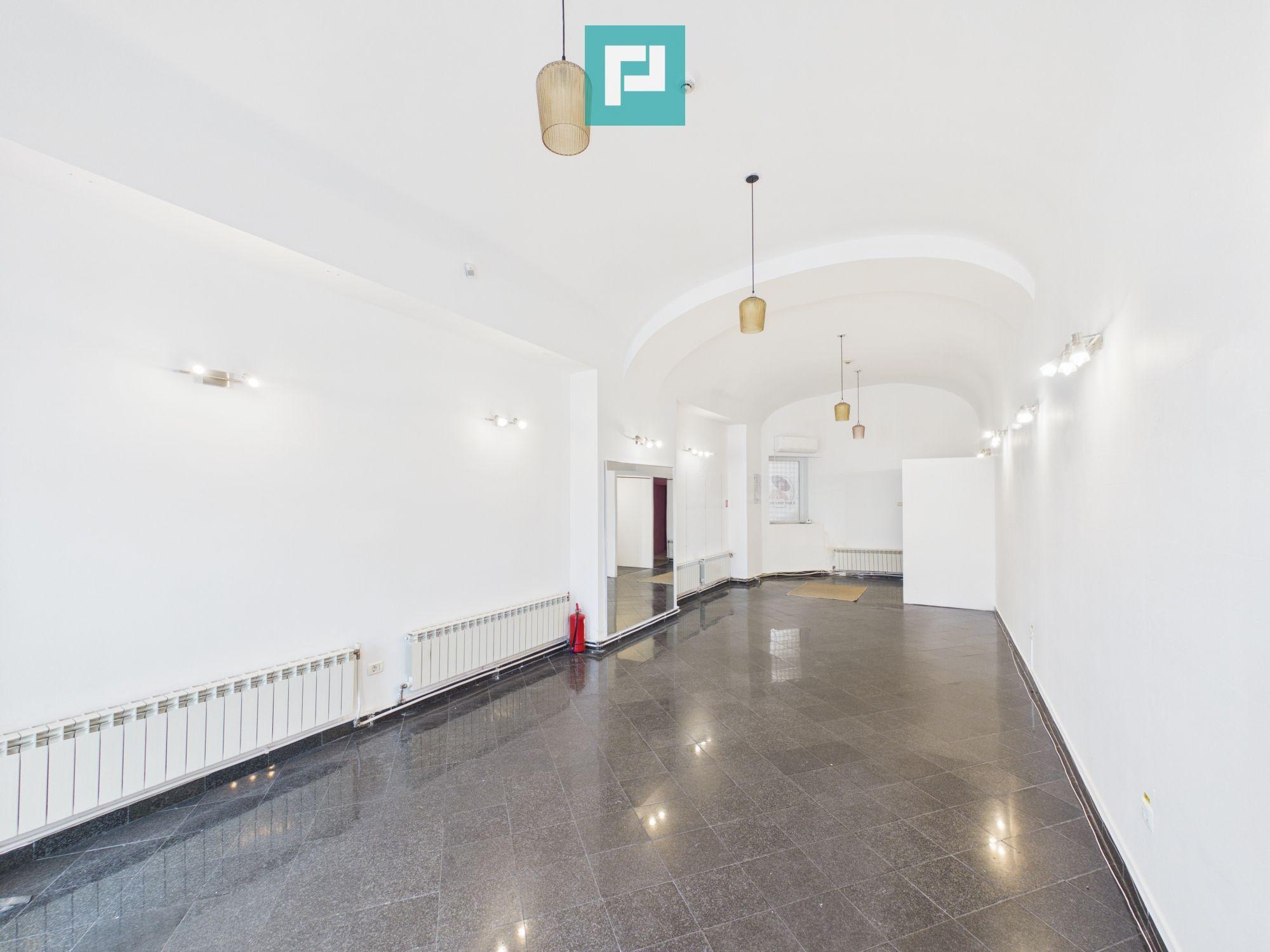 De închiriat spațiu comercial 70 mp ultracentral - 1