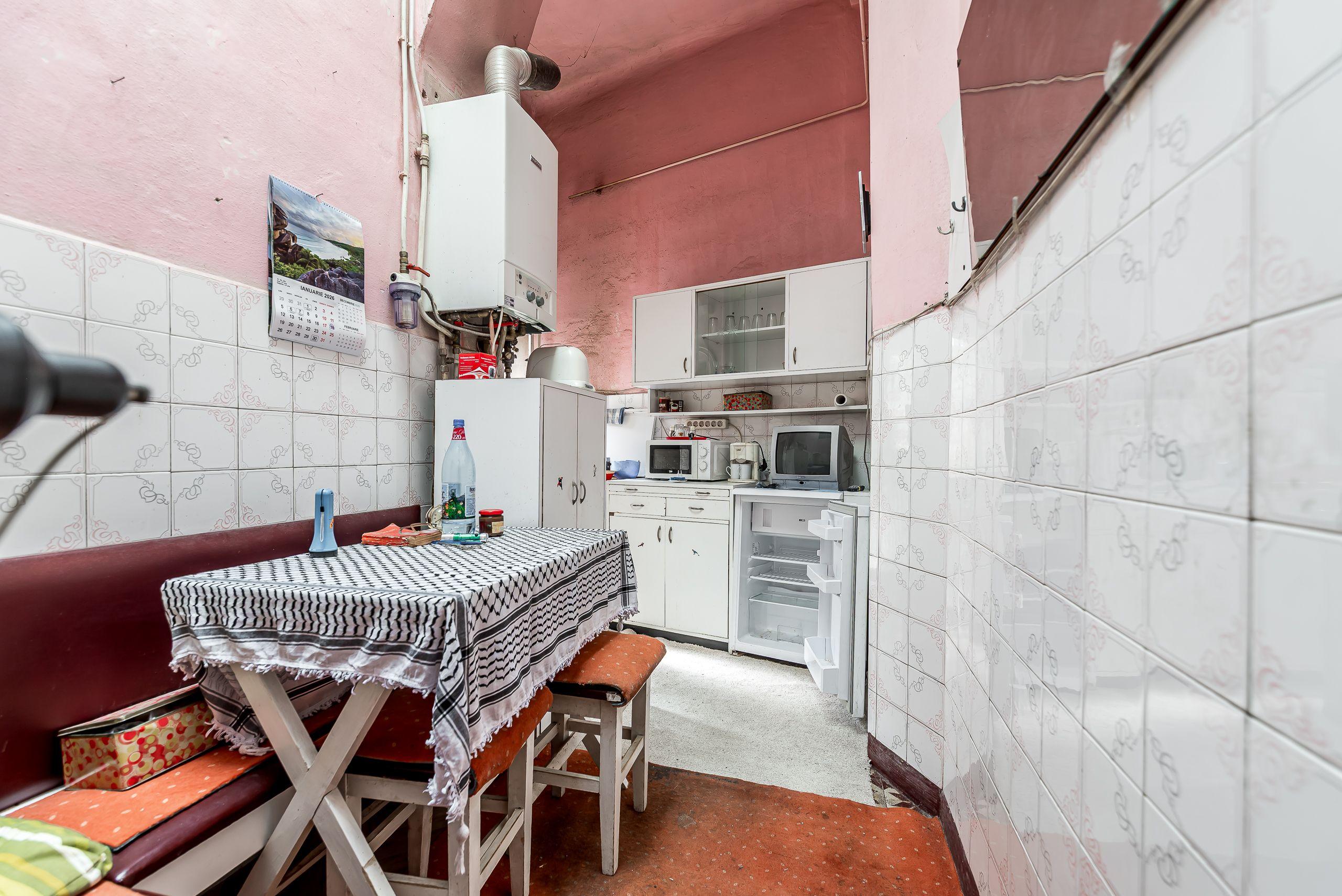 REZERVAT RAR pe piata Apartament cu 3 camere si balcon pe strada Horia - 11