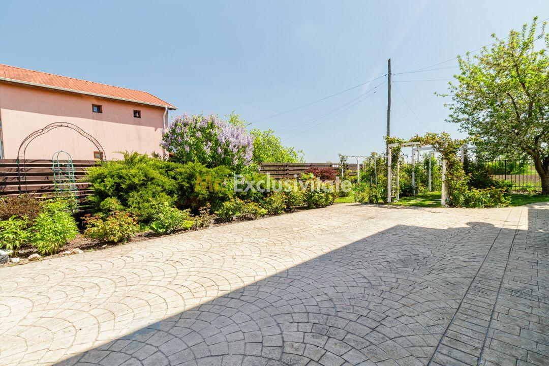 Casa cu suflet si gradina spectaculoasa - 23