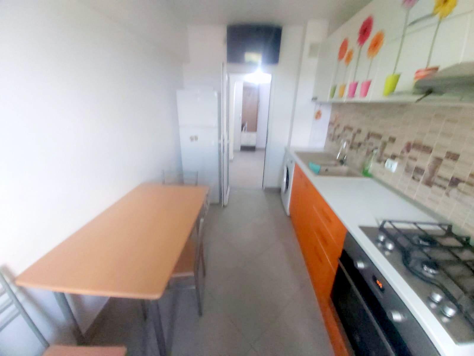 Apartament cu doua camere, decomandat - Bd. Unirii, scoala nr. 10 - 2