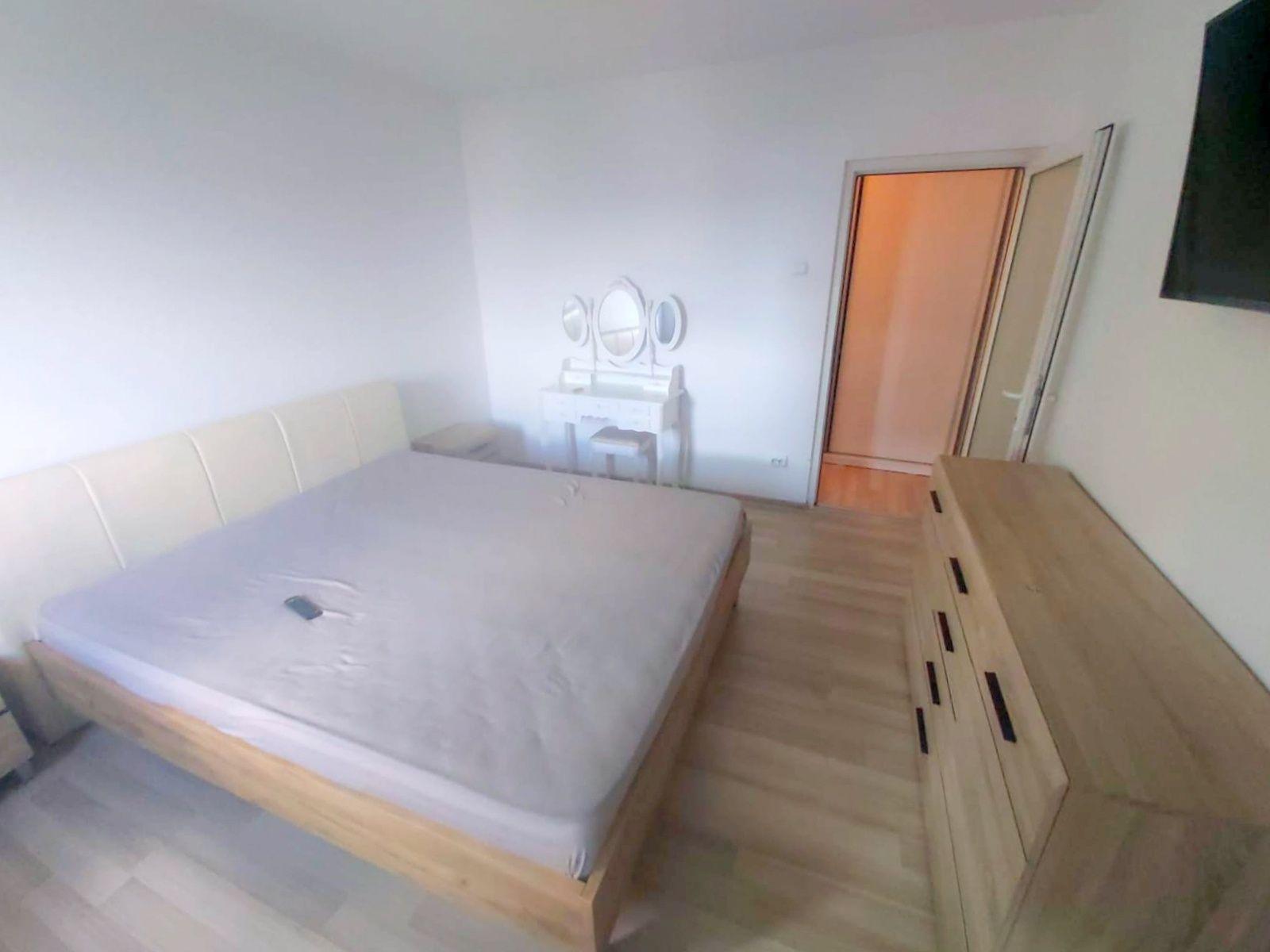 Apartament cu doua camere, decomandat - Bd. Unirii, scoala nr. 10 - 9