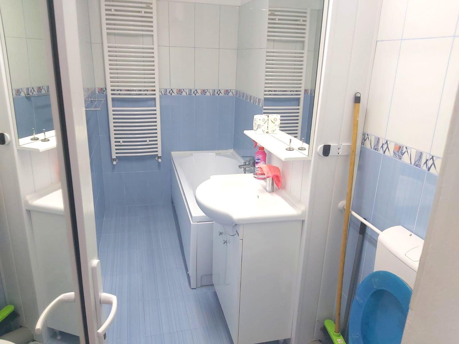 Apartament cu doua camere, decomandat - Bd. Unirii, scoala nr. 10 - 7