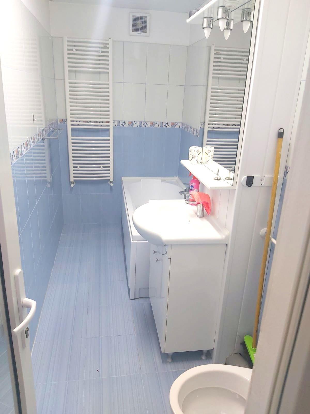 Apartament cu doua camere, decomandat - Bd. Unirii, scoala nr. 10 - 8