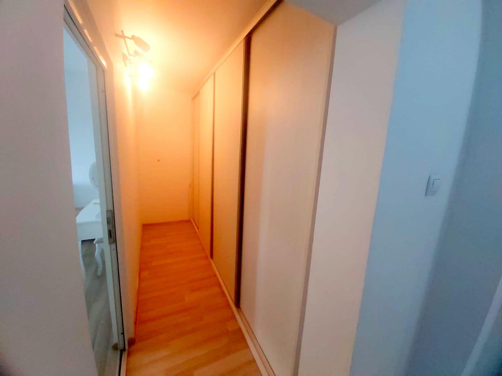 Apartament cu doua camere, decomandat - Bd. Unirii, scoala nr. 10 - 11