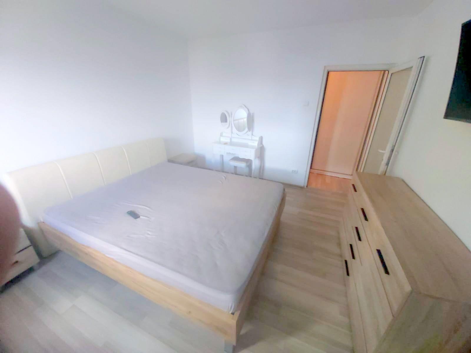 Apartament cu doua camere, decomandat - Bd. Unirii, scoala nr. 10 - 10