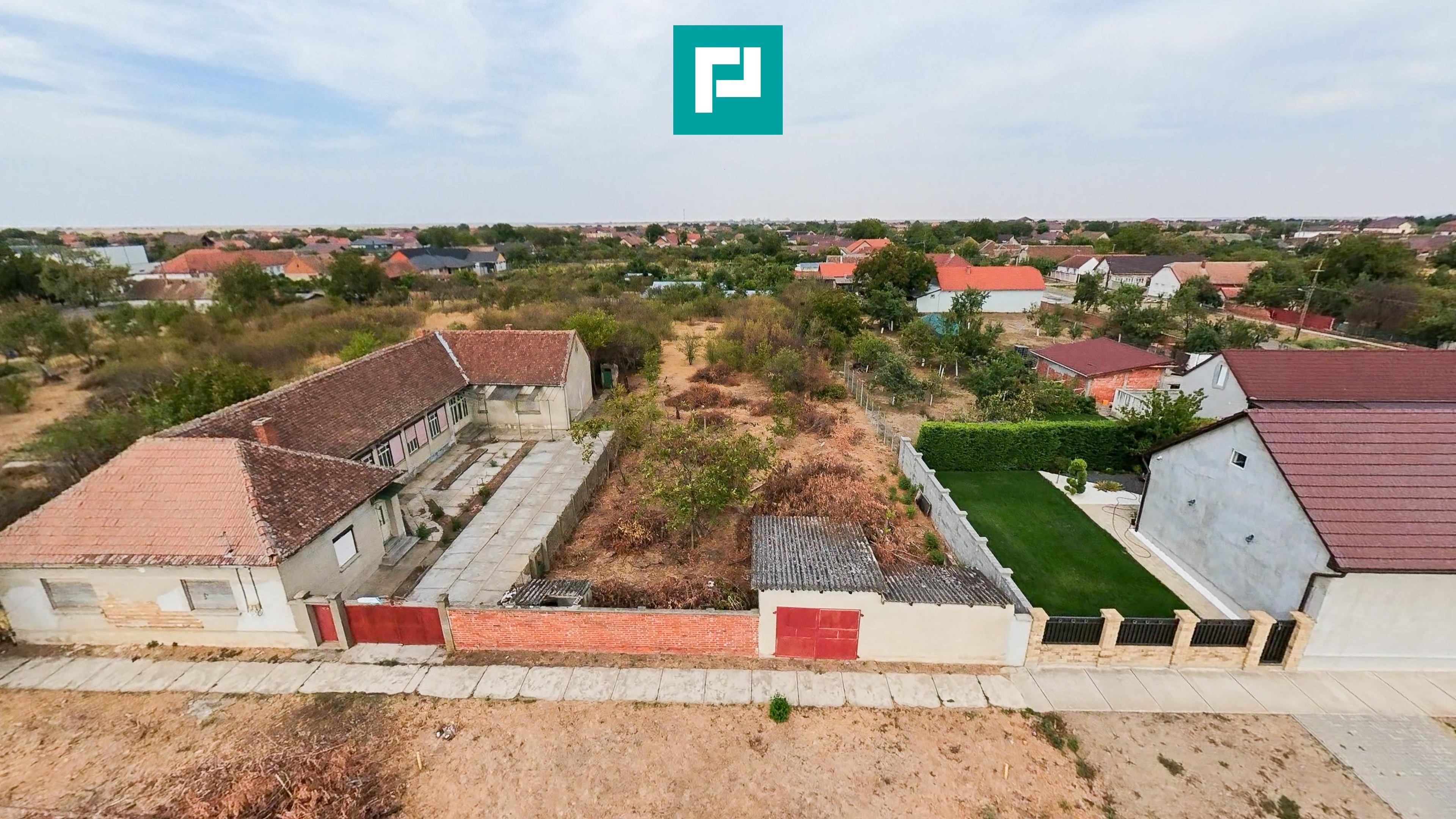 Casă cu potențial și teren 1.440 mp - Sântana - 1