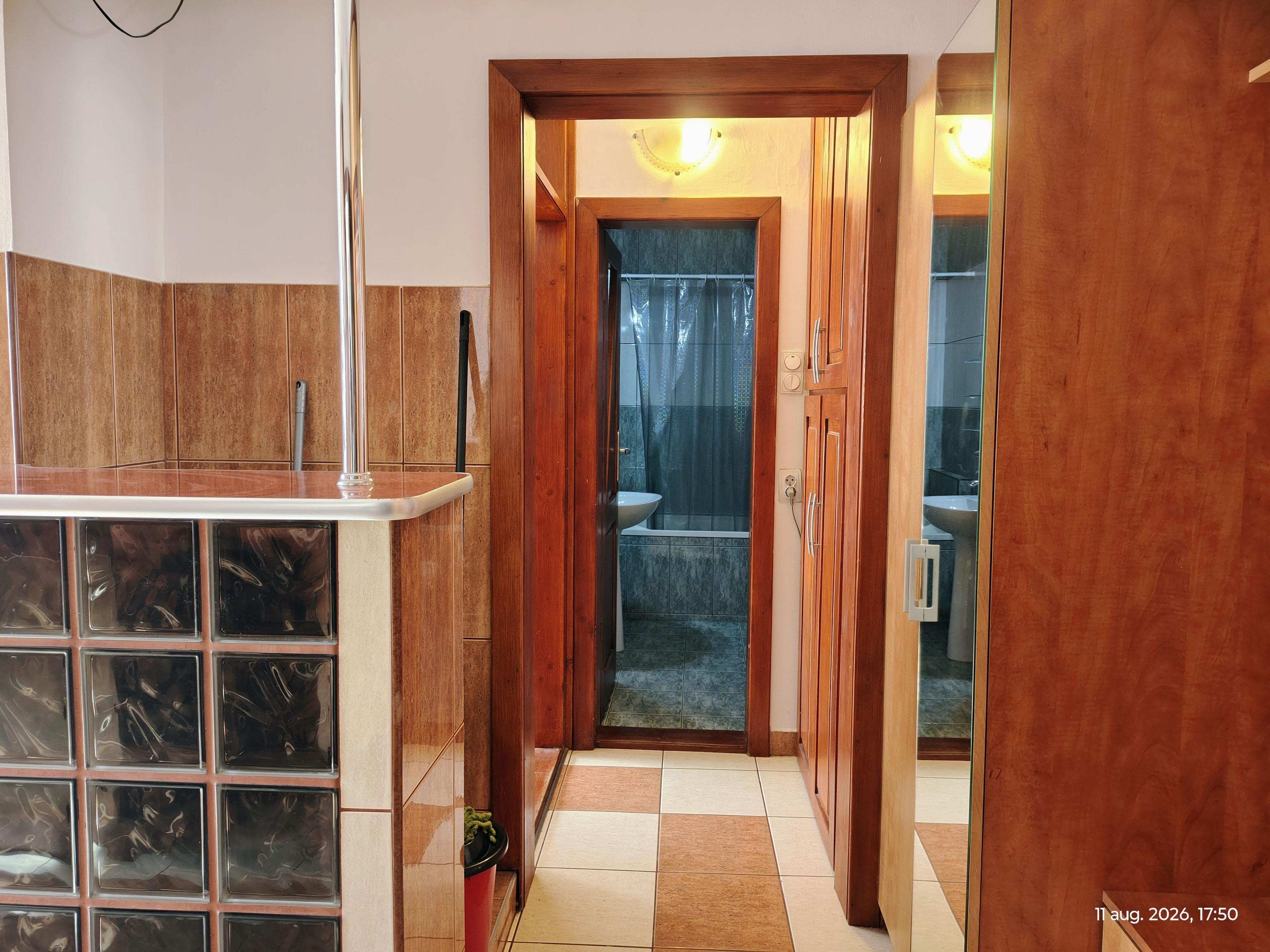 Închiriez 2 camere Str. Onestilor. Pret 300 euro. Comision 50%. - 5