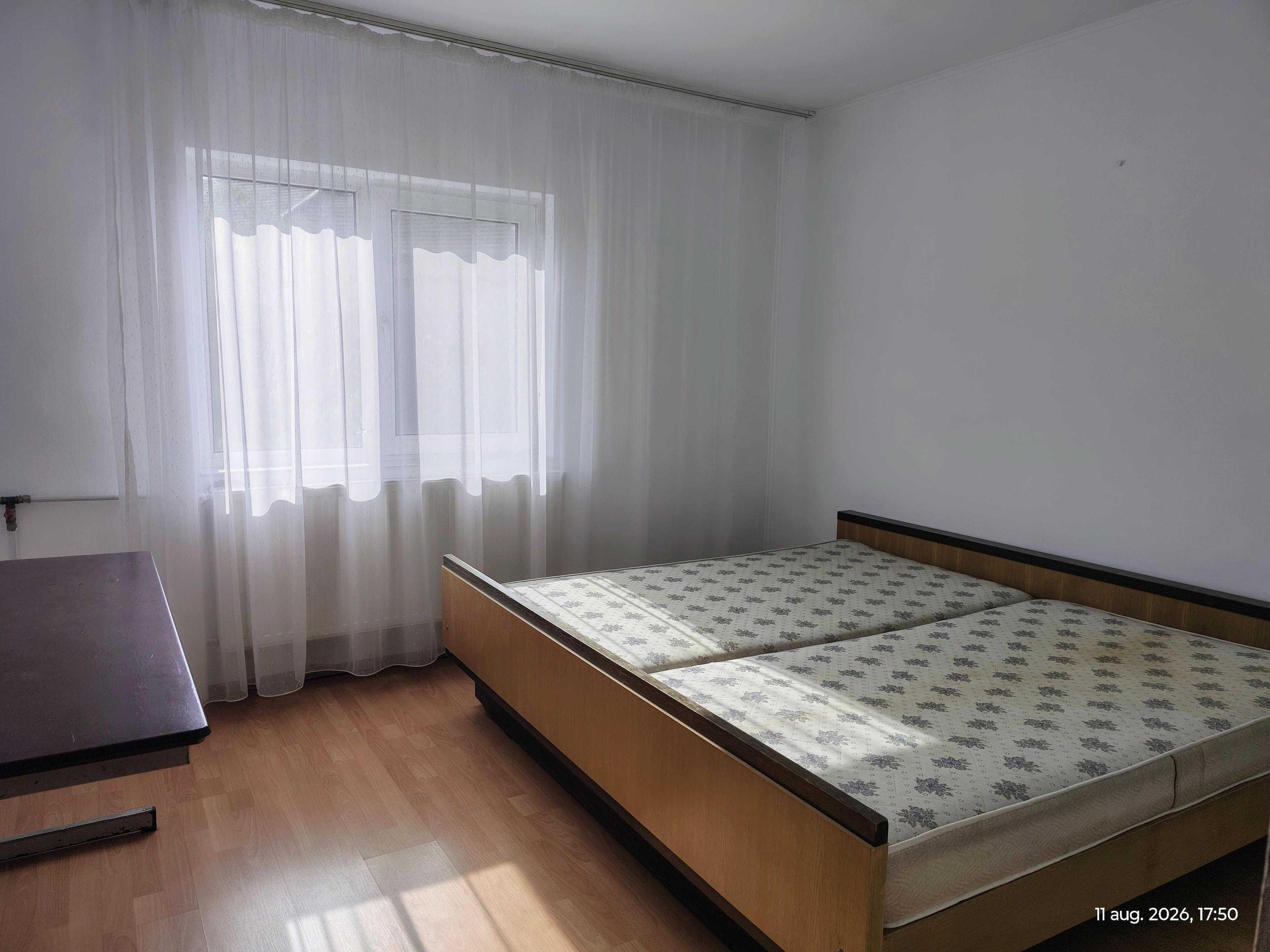 Închiriez 2 camere Str. Onestilor. Pret 300 euro. Comision 50%. - 3