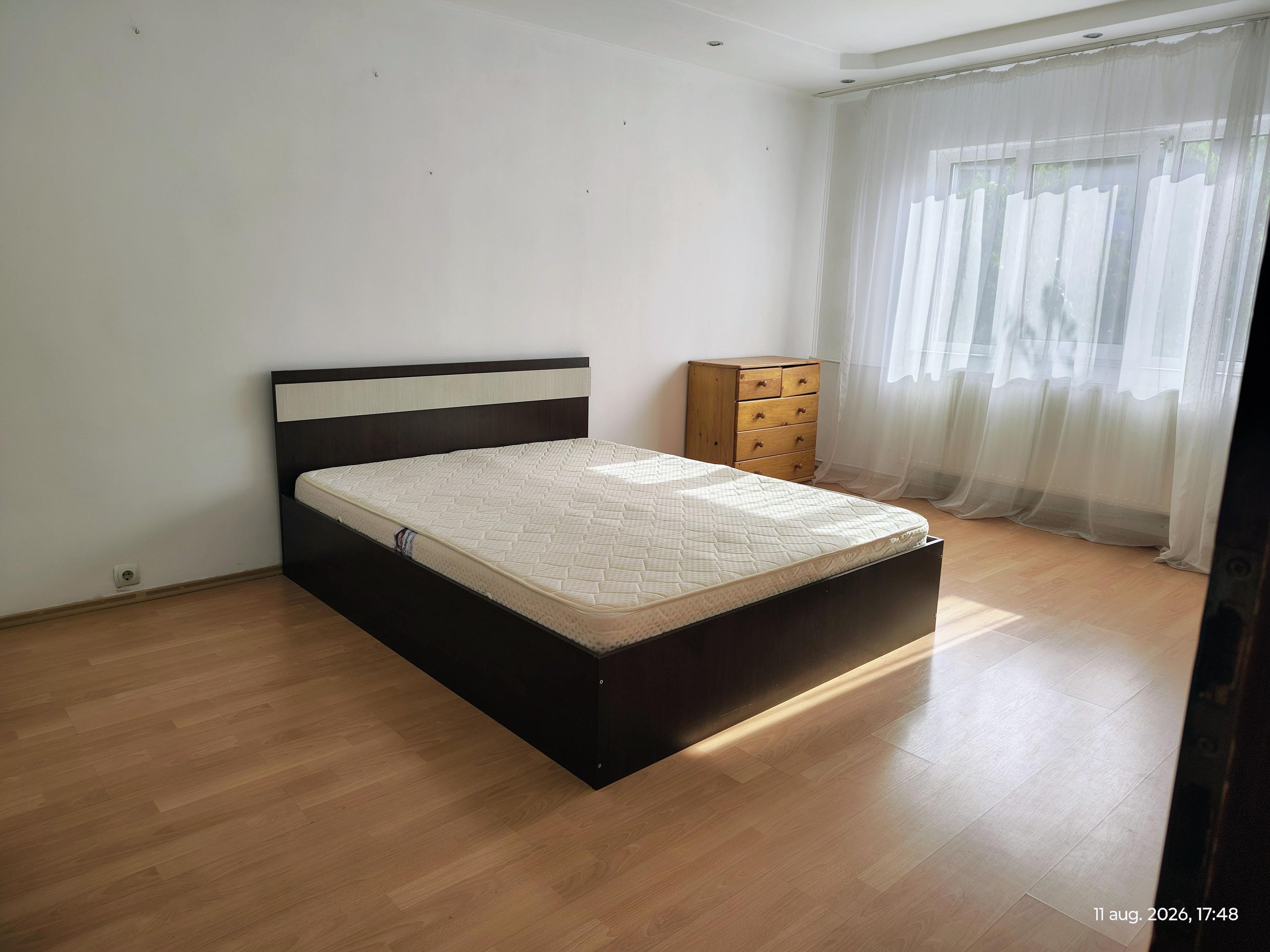 Închiriez 2 camere Str. Onestilor. Pret 300 euro. Comision 50%. - 1