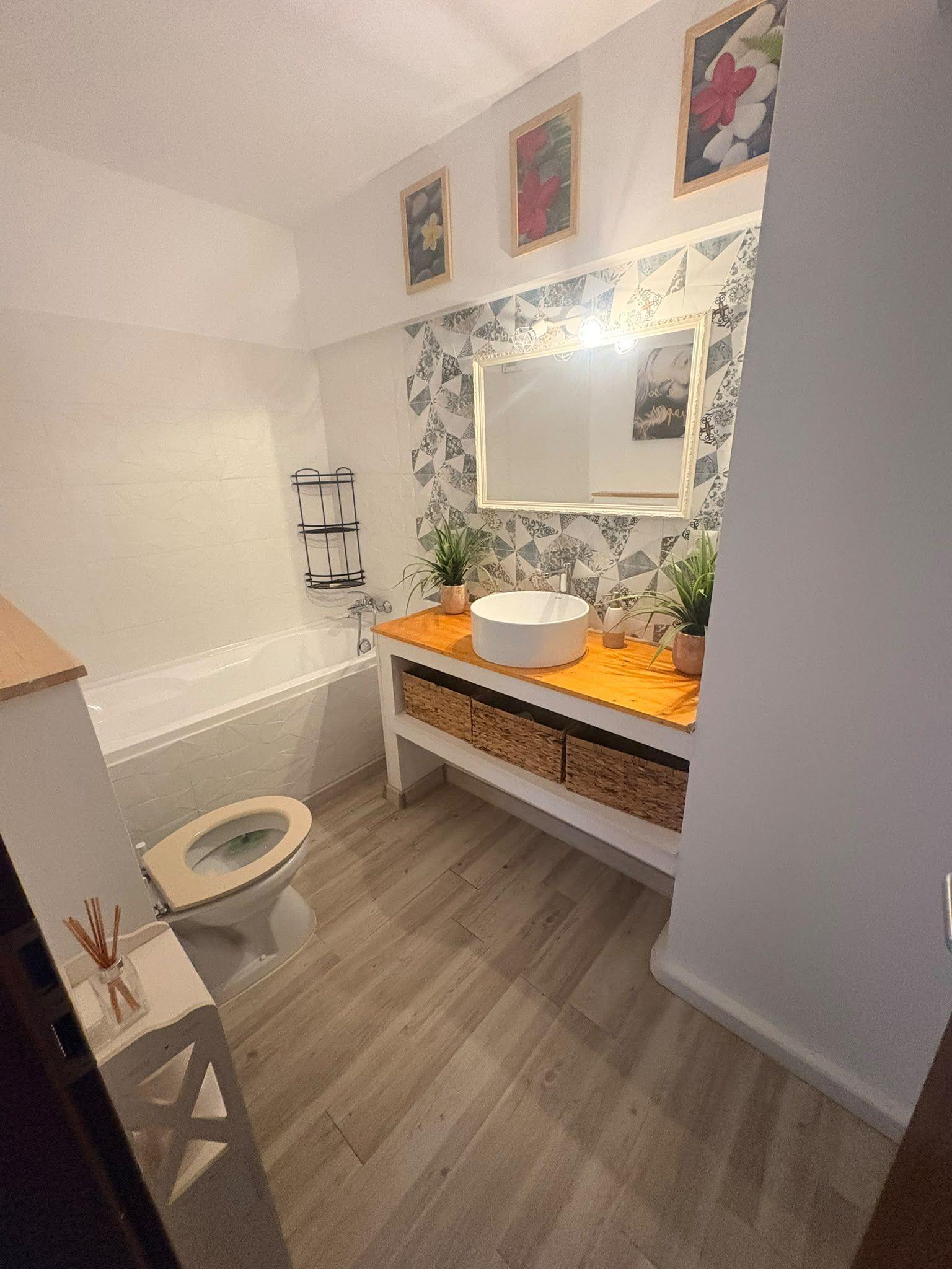 De inchiriat apartament cu 2 camere, bloc Privilege, etaj 1/12, 700 euro - 1