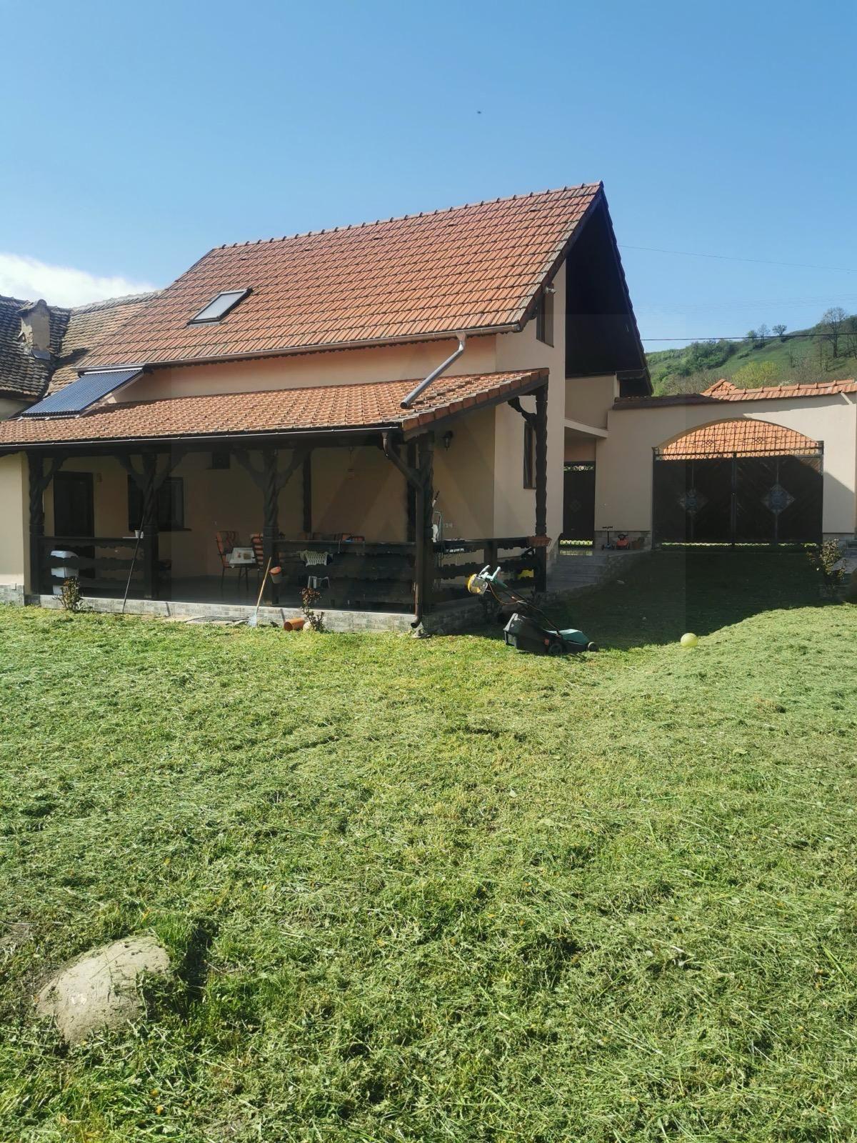 Casa individuala cu garaj 60 mp si teren+gradina 2650 mp in Porumbacu - 6