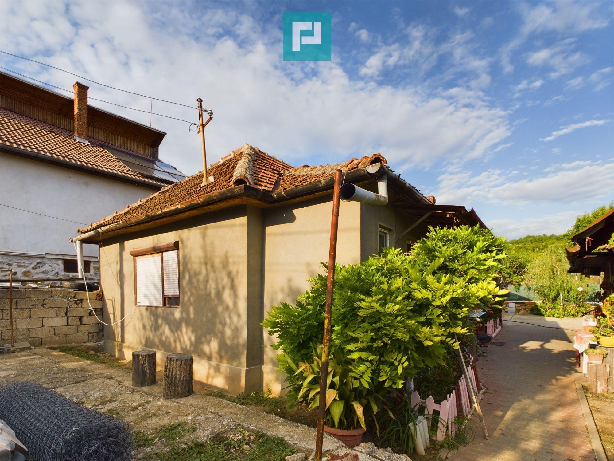 Casă cu 2 camere și 456 mp teren în Ghioroc - 28