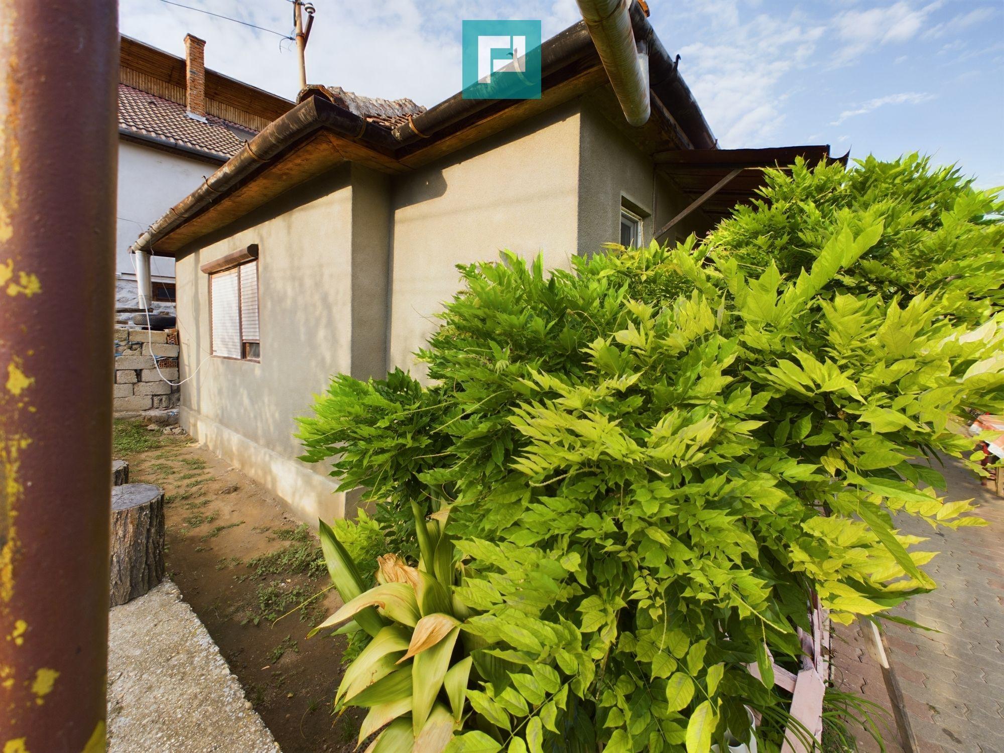 Casă cu 2 camere și 456 mp teren în Ghioroc - 27