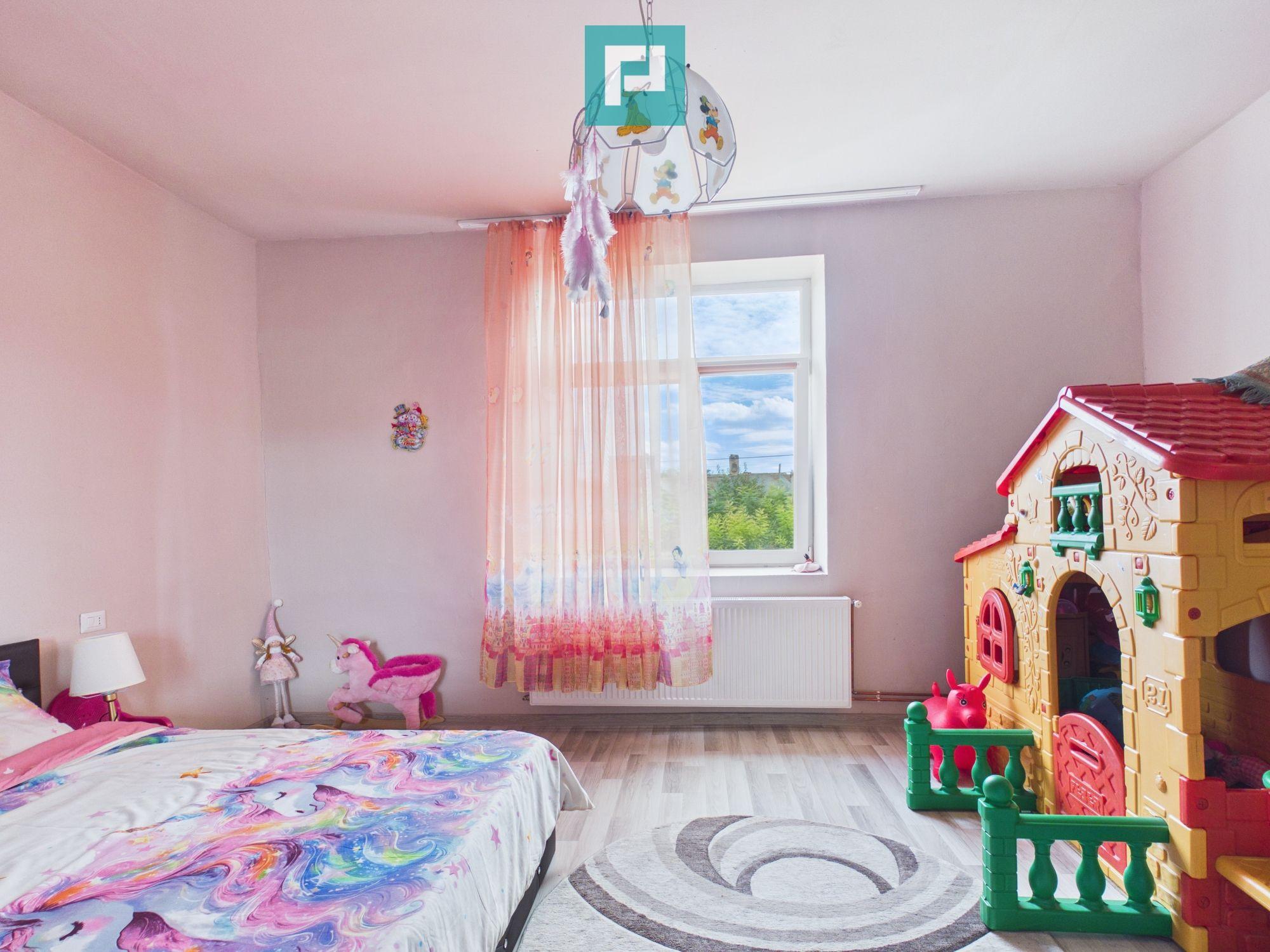 Casă individuală 3 camere,teren de 1500Mp Bătania - 4