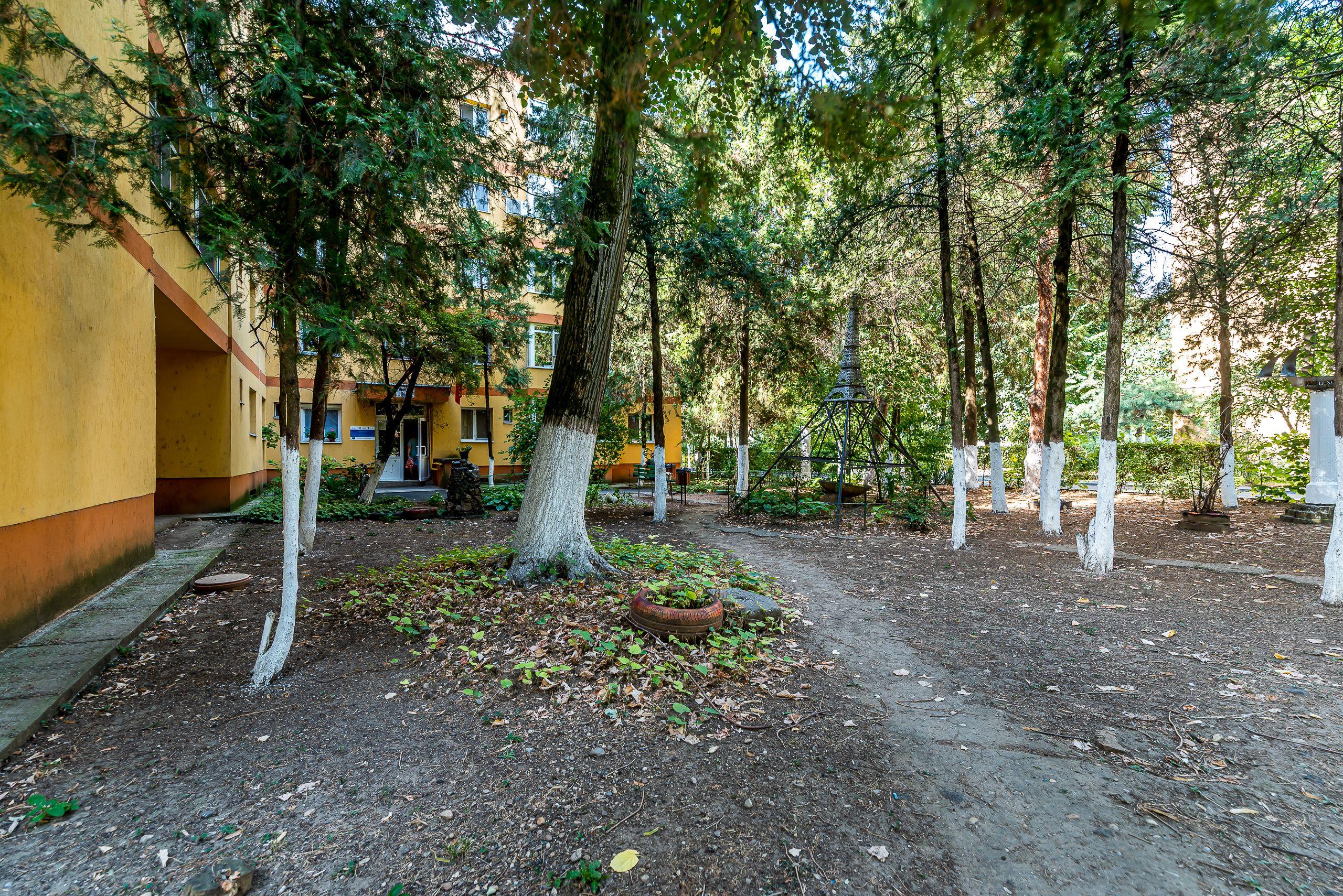 Apartament 3 camere, etaj 1, zonă verde și retrasă Poetului, Vlaicu
