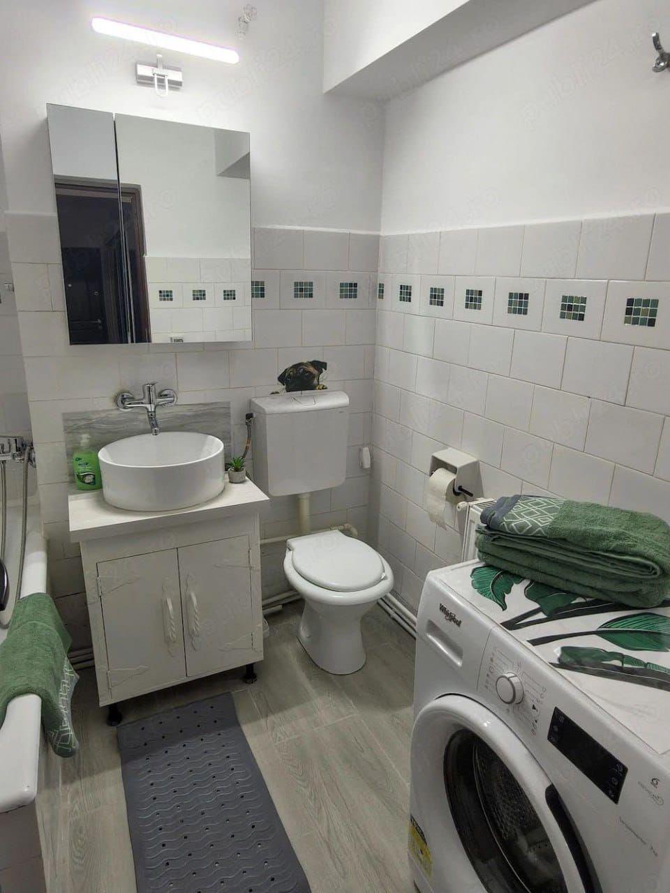 De inchiriat apartament cu 2 camere, central. etaj 3, 450 euro - 5