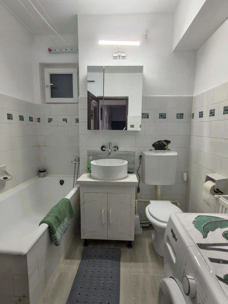 De inchiriat apartament cu 2 camere, central. etaj 3, 450 euro - 2