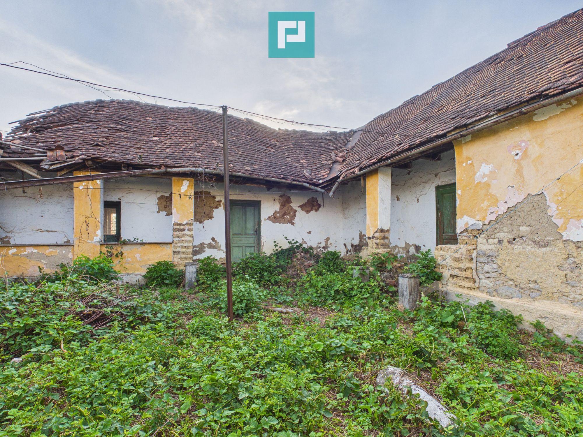 Casă în centrul localității Dezna, județul Arad - 12