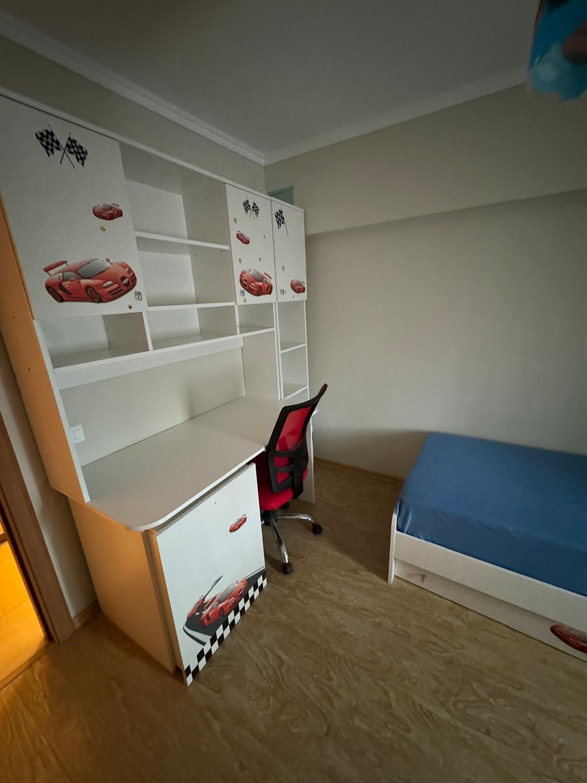 De inchiriat apartament cu 3 camere, Str. Nae leonard, etaj 3, 500 E - 6
