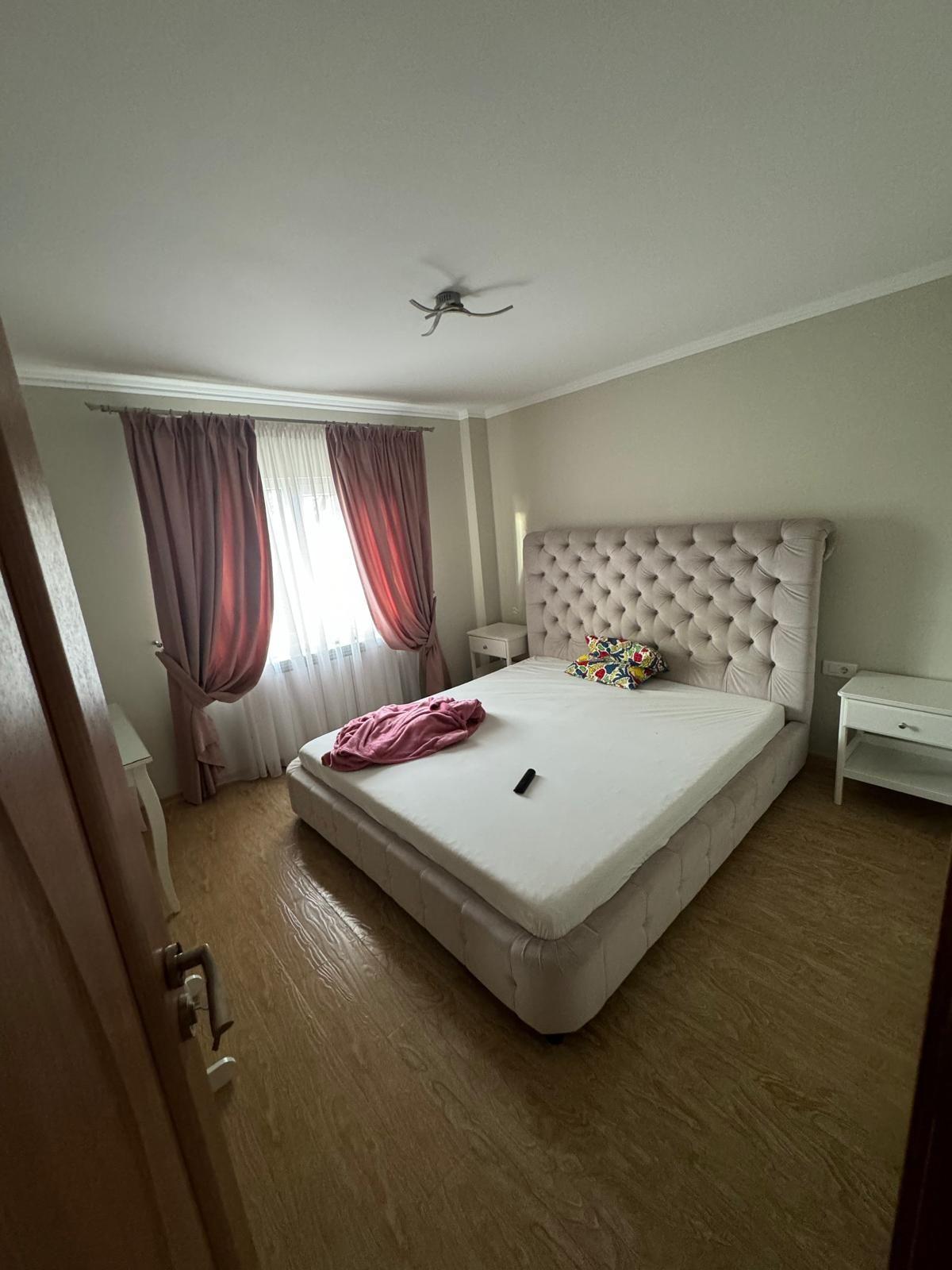 De inchiriat apartament cu 3 camere, Str. Nae leonard, etaj 3, 500 E - 1