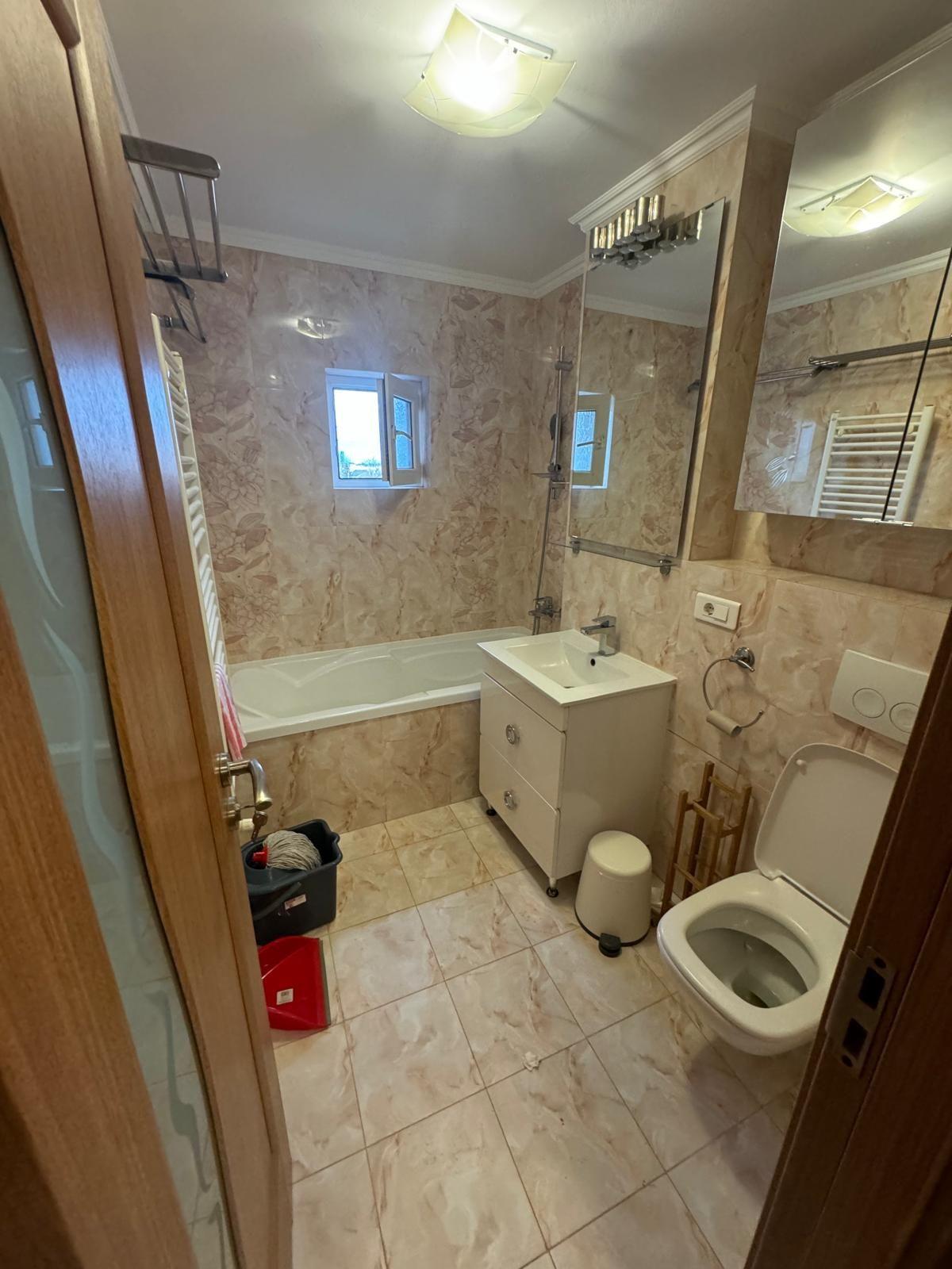 De inchiriat apartament cu 3 camere, Str. Nae leonard, etaj 3, 500 E - 8