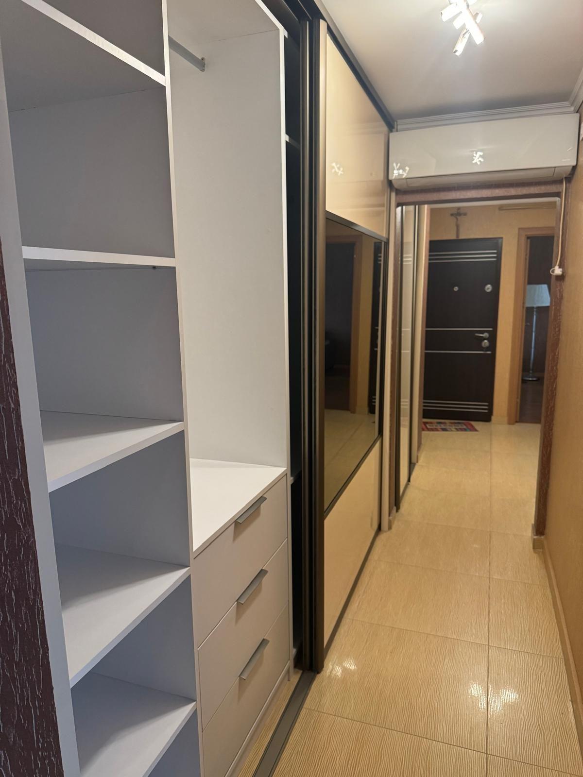 De inchiriat apartament cu 3 camere, Str. Nae leonard, etaj 3, 500 E - 3