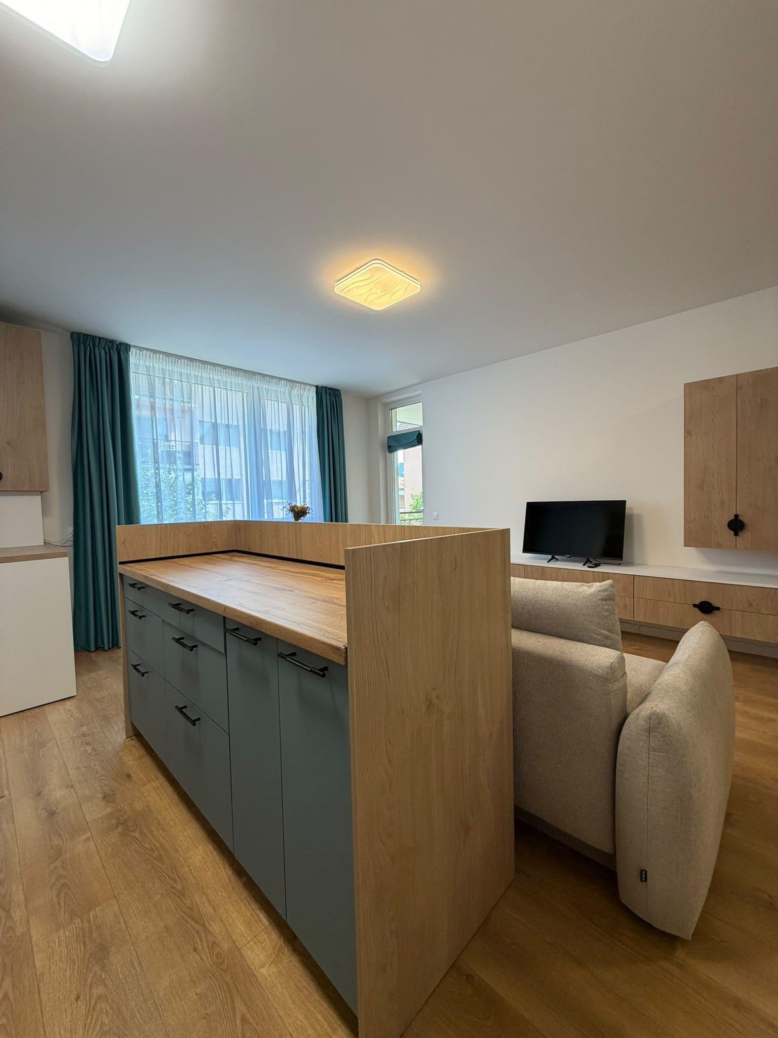Apartament 3 camere, 2 bai, balcon, etaj intermediar, parcare - 3
