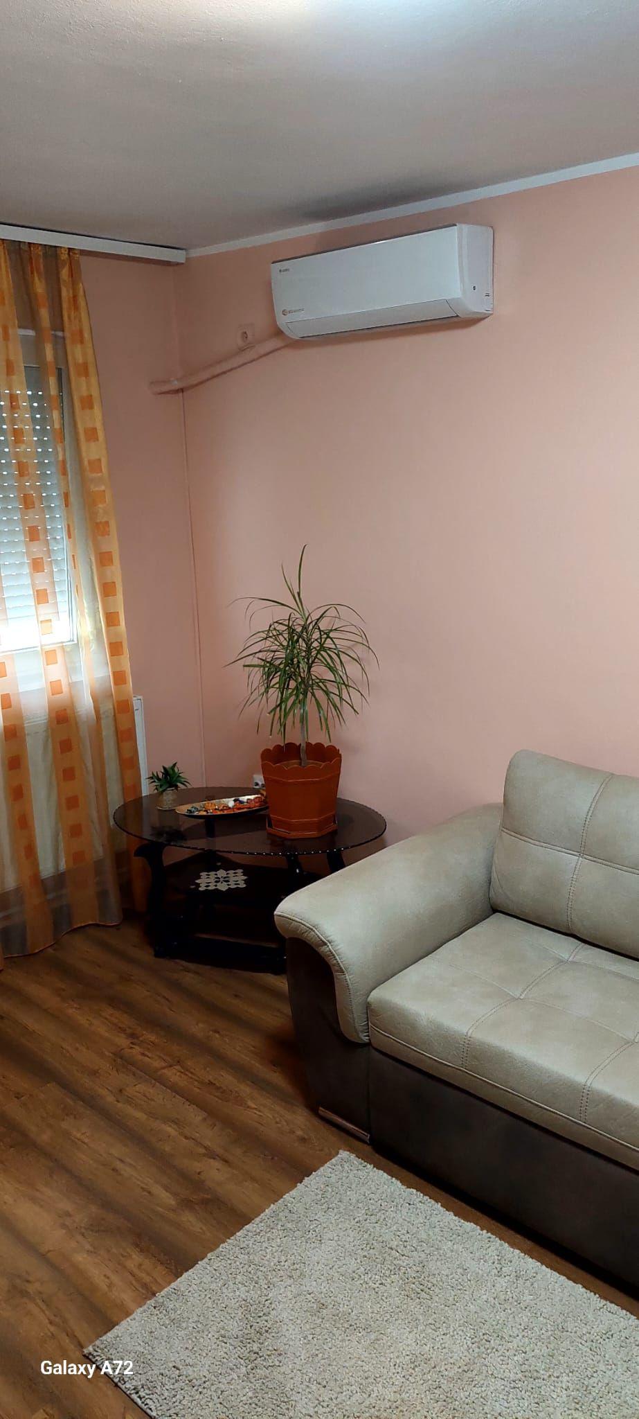 De inchiriat apartament 2 camere in micro 17, etaj 3, 350 euro - 2