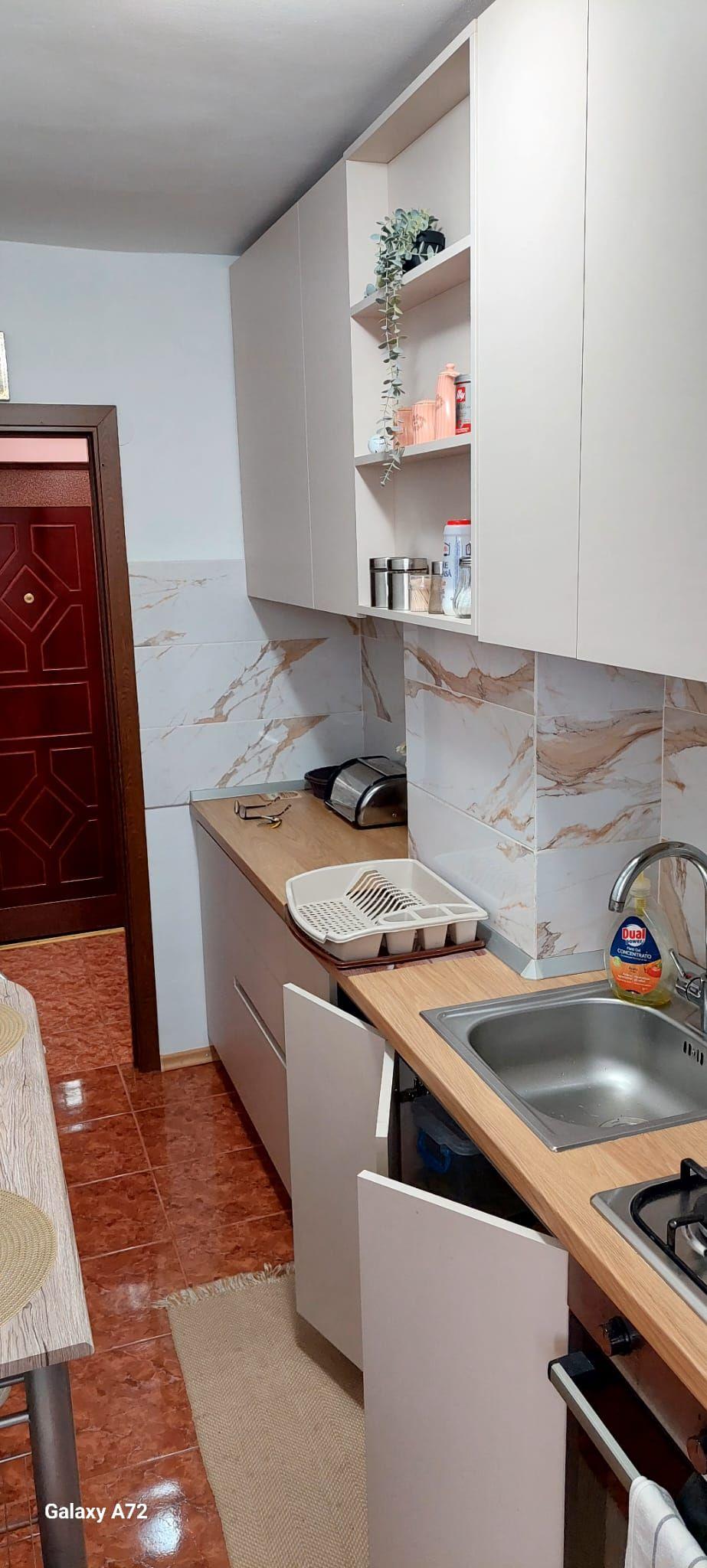 De inchiriat apartament 2 camere in micro 17, etaj 3, 350 euro - 4