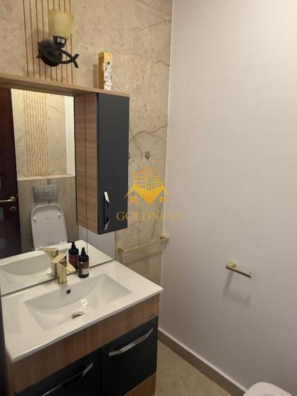 Casa individuala 5 camere zona centrala , 210 mp si garaj propriu! - 2