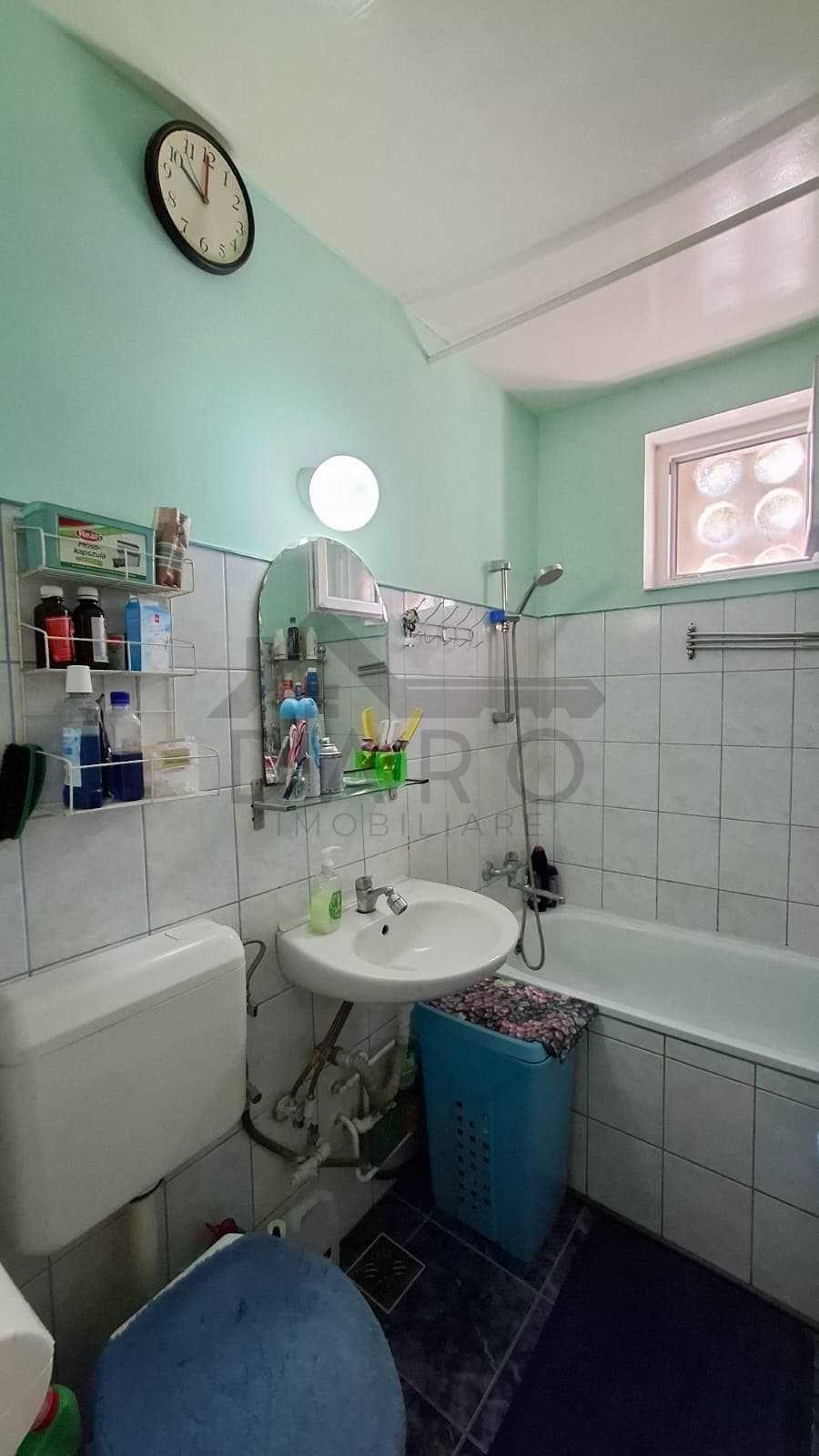 De vanzare Apartament cu 3 camere - 2