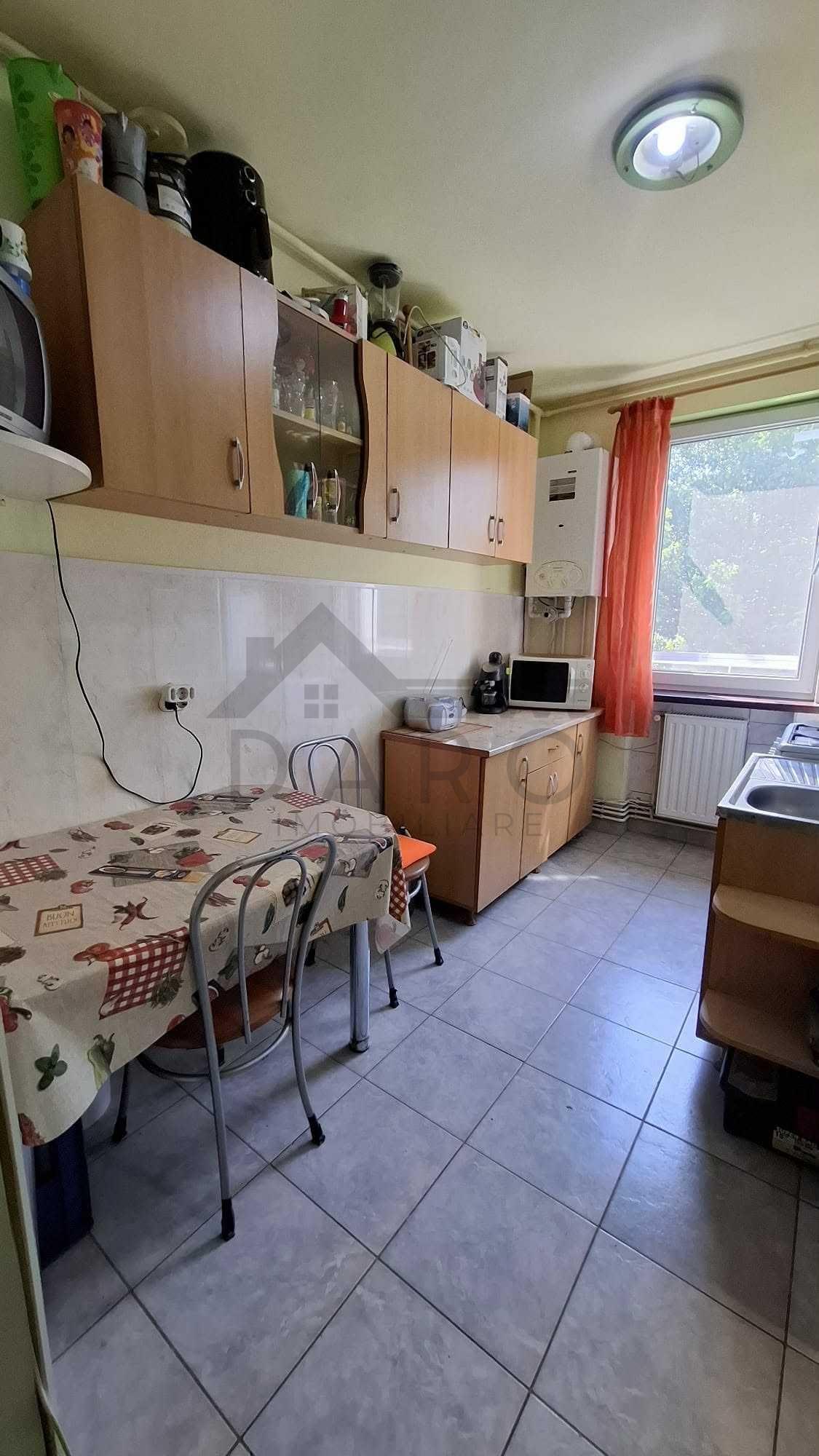 De vanzare Apartament cu 3 camere - 3