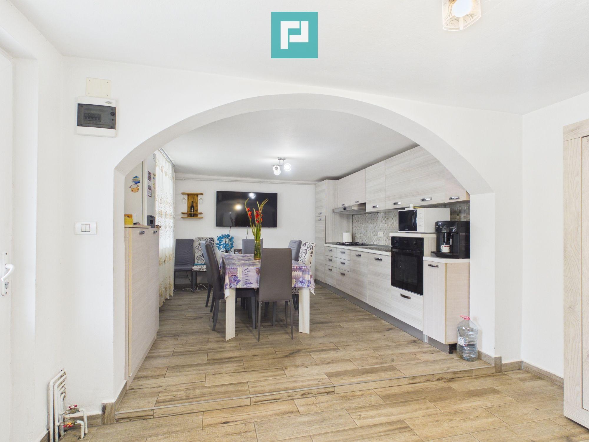 Casă solidă în Curtici cu teren de 1166 mp - 1