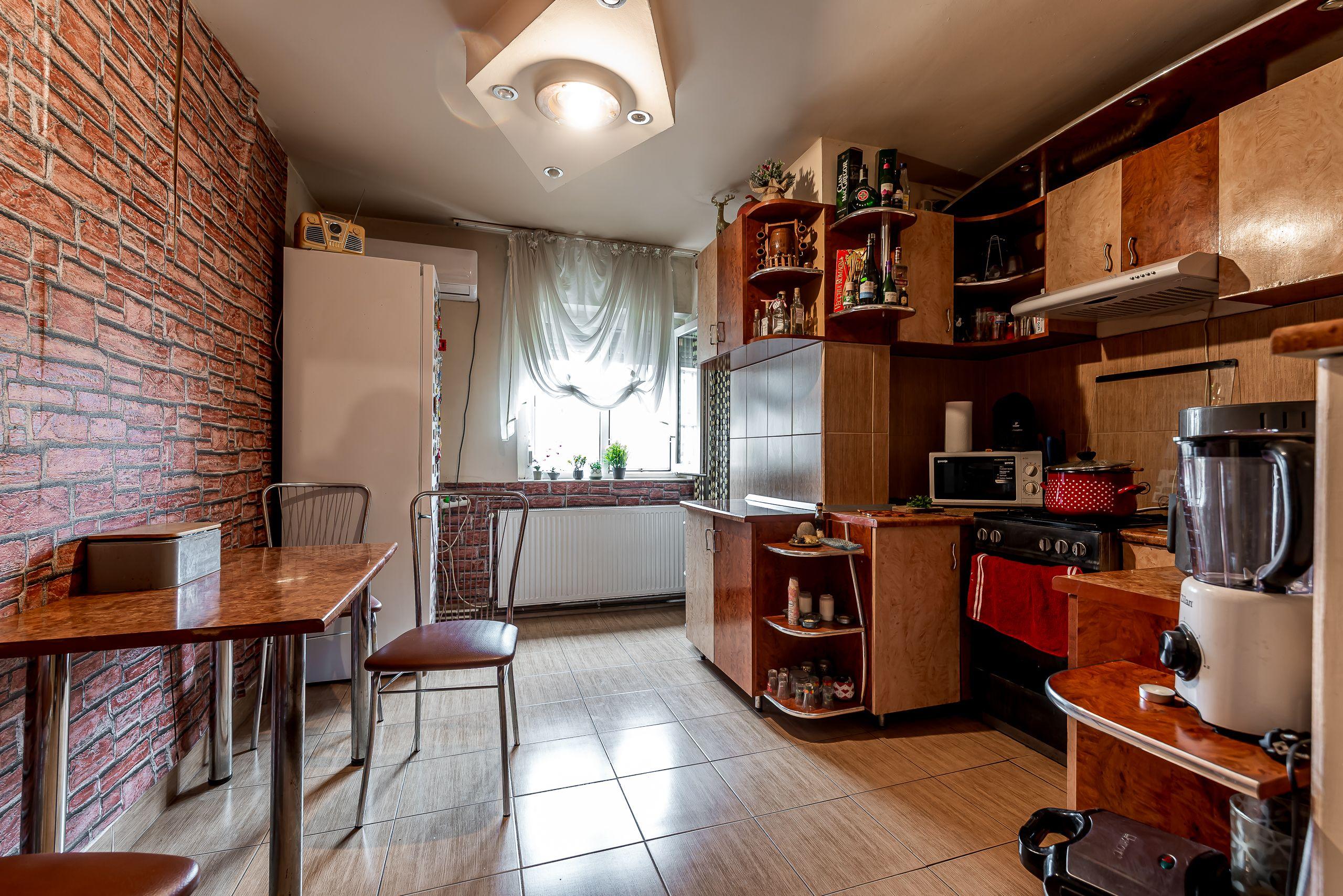 Apartament 2 camere decomandat | Zona Genesys Arad - 1