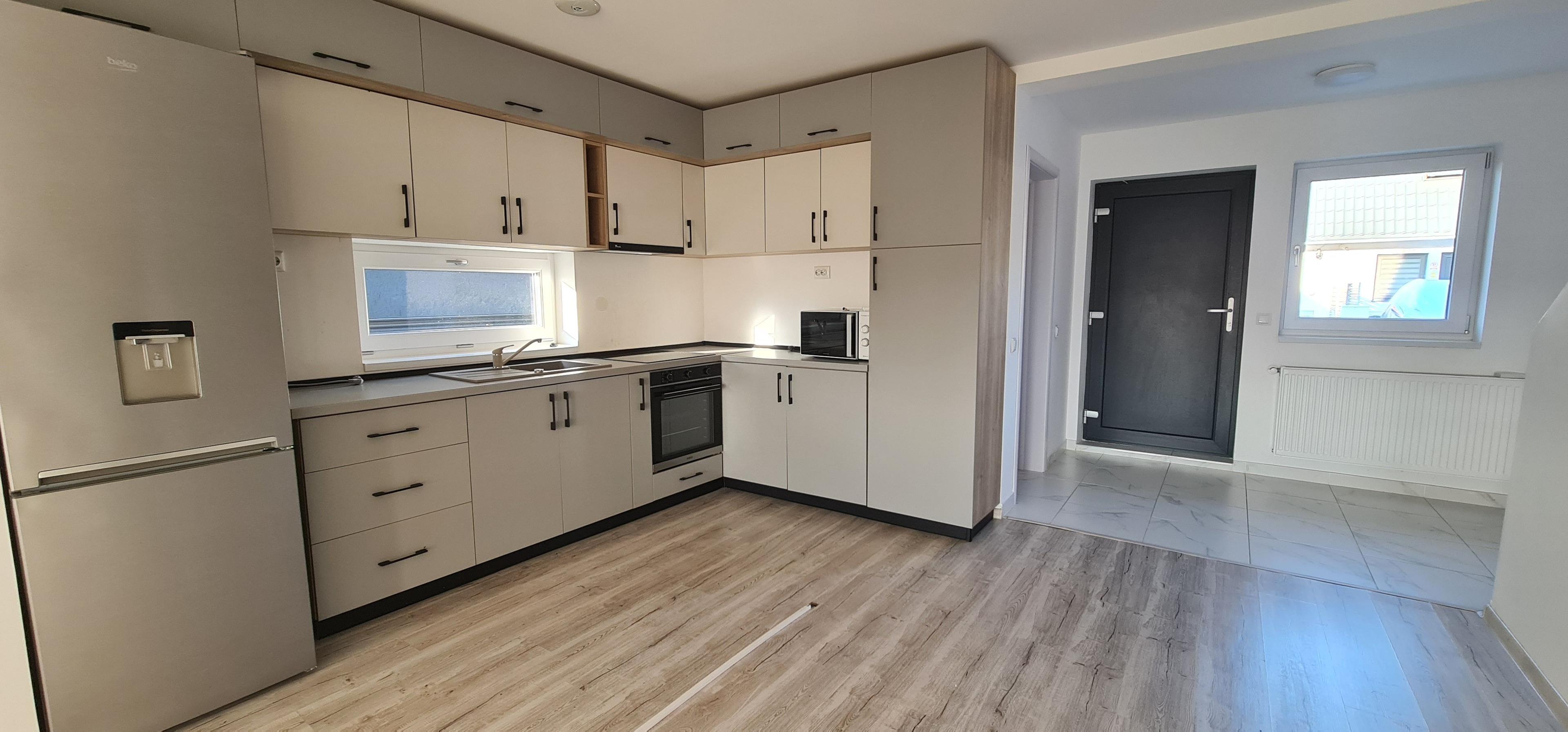 De inchiriat casa 4 camere bucatarie mobilata utilata Izvor - 1