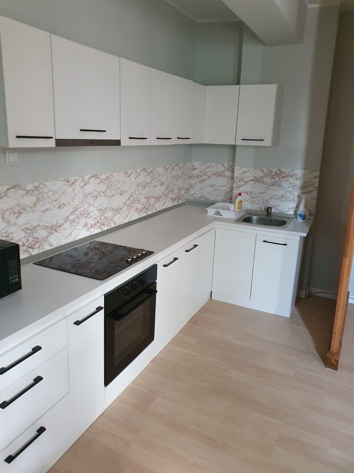 De inchiriat apartament cu o camera, centru, etaj 1, 400 E - 5