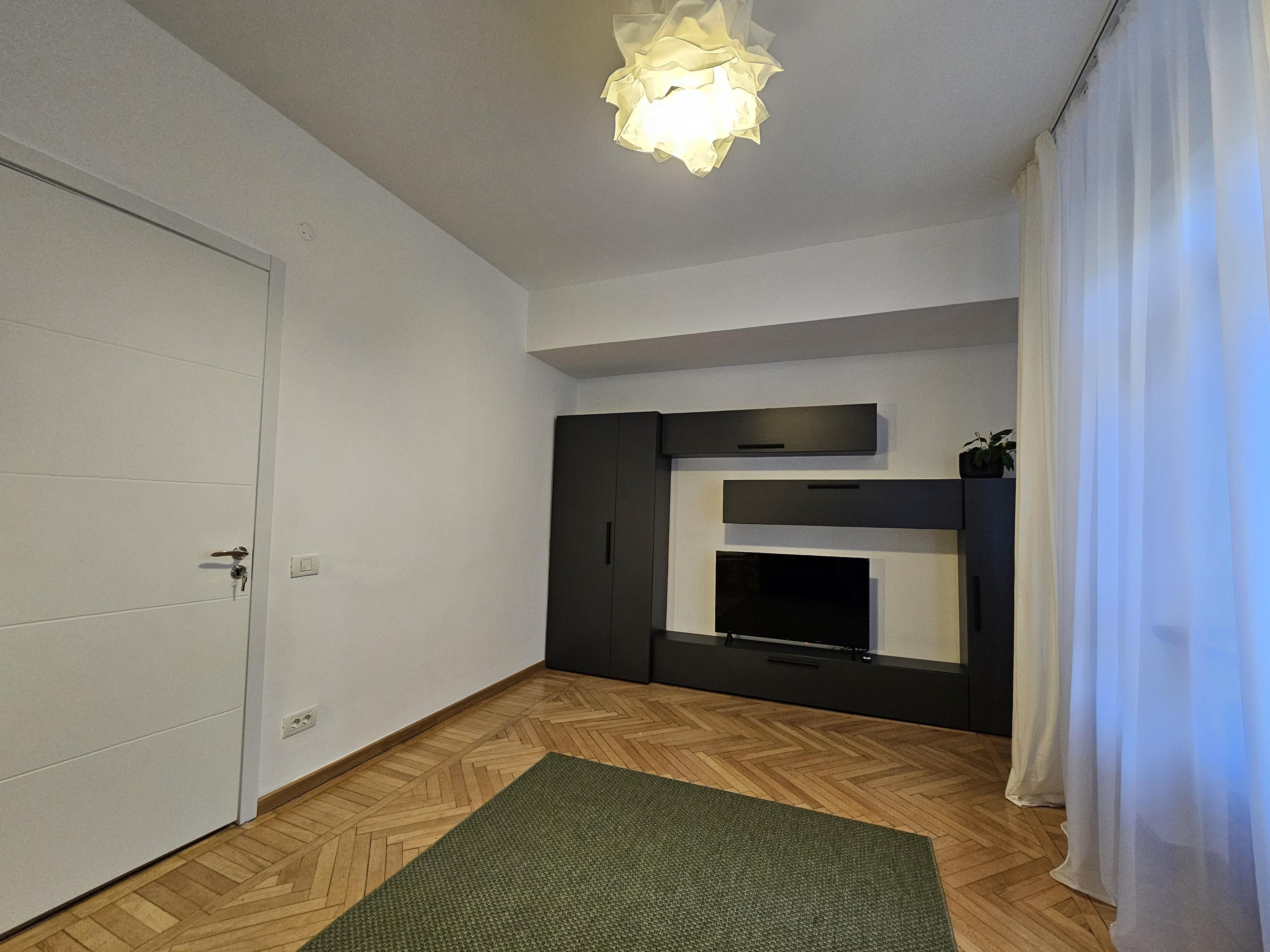 Piata ROMANA- Coloane - 11