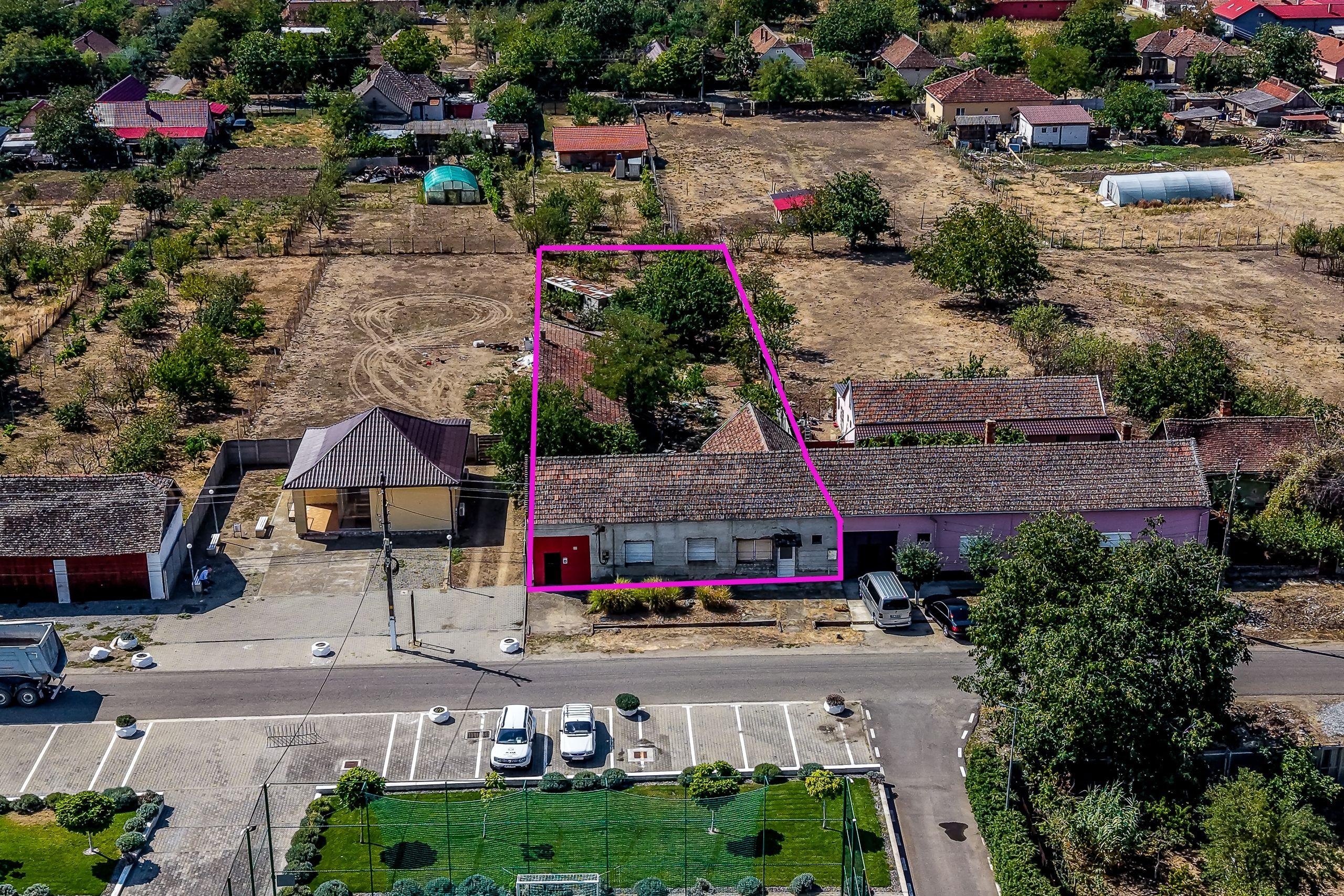 Casă, gospodărie cu teren de 1.345 mp în Galșa-Șiria
