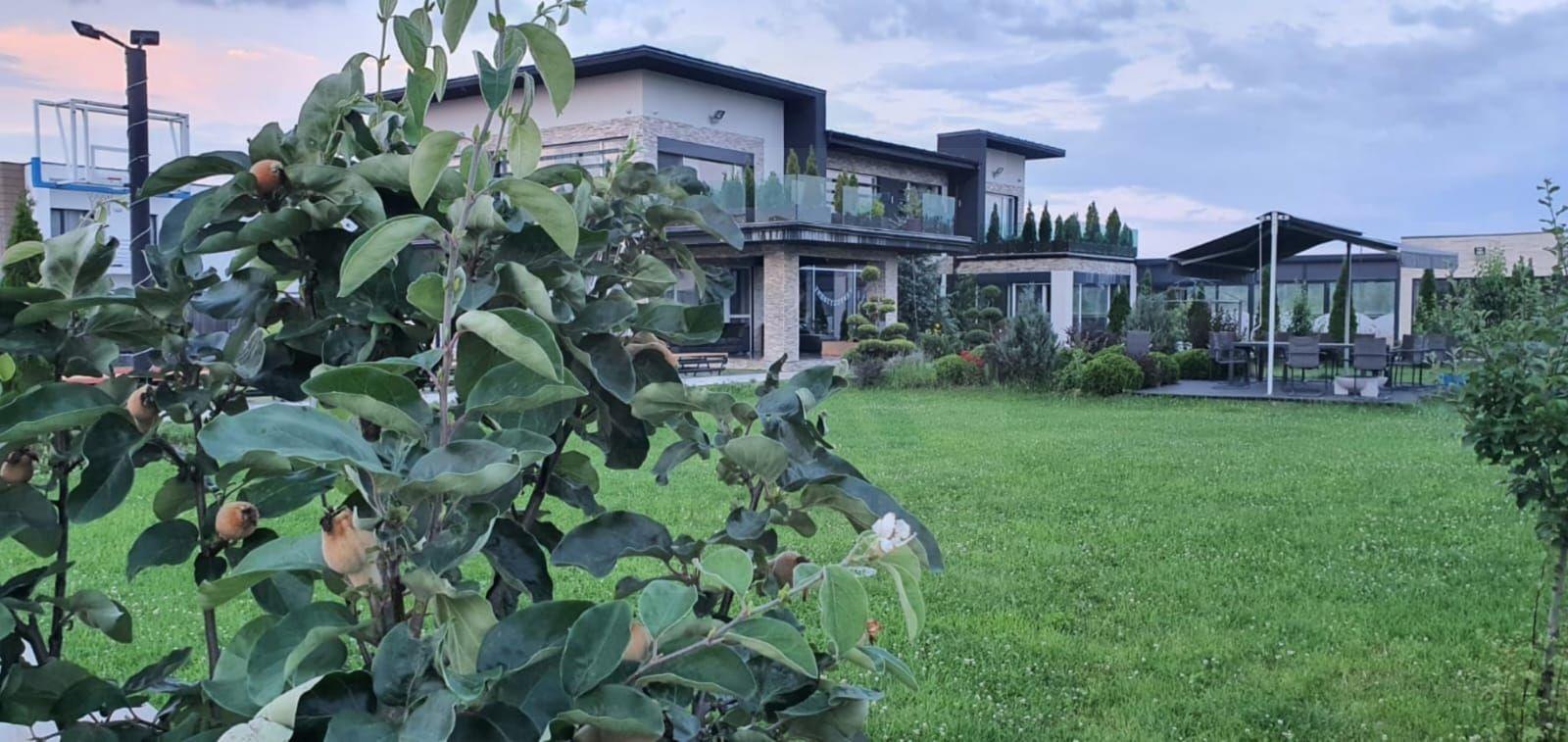 Vila ultrafinisata 550 mp utili si 2000 mp teren amenajat in Sibiu - 1